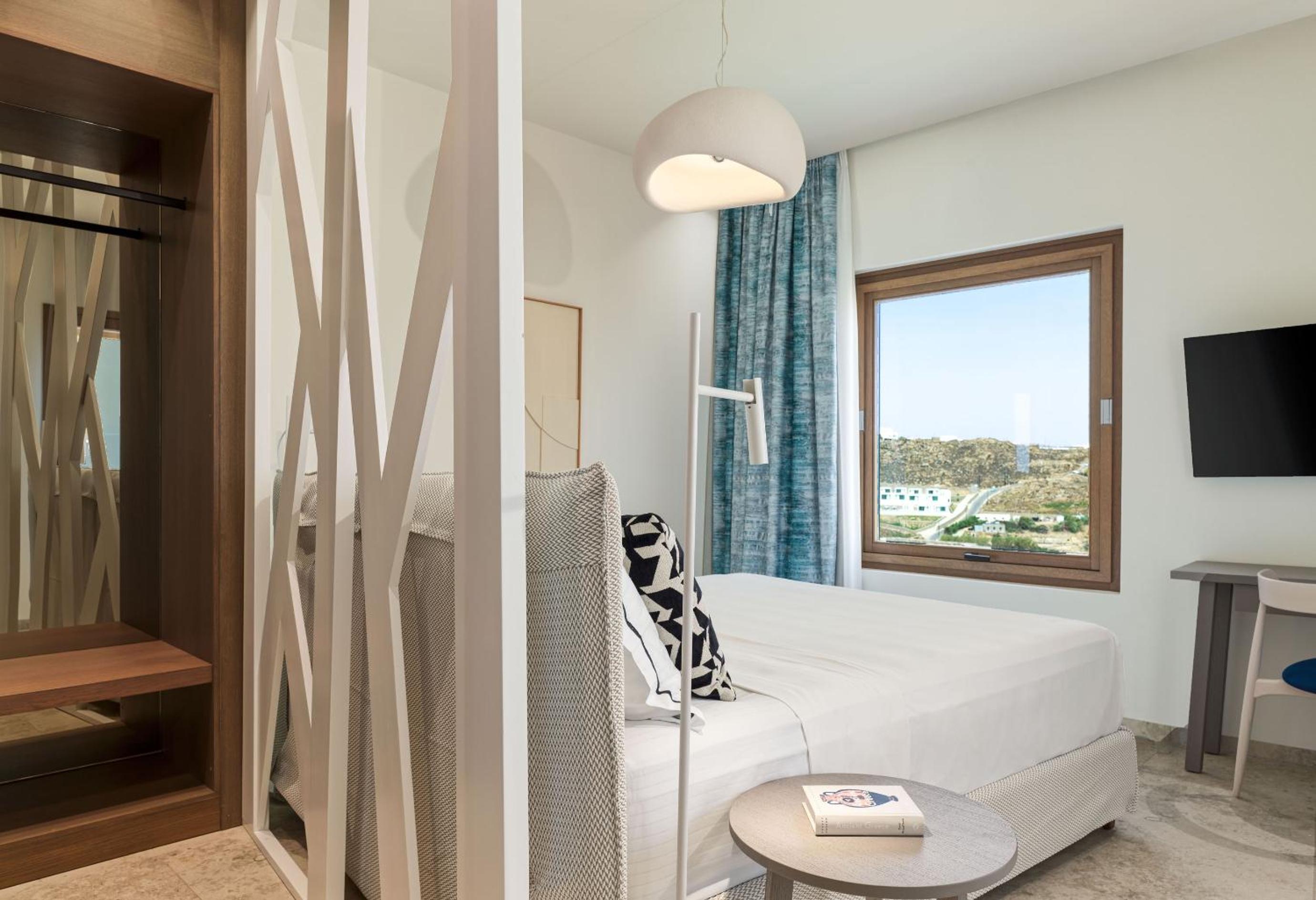 Junior Panorama Sea View Suite with Jetted Tub