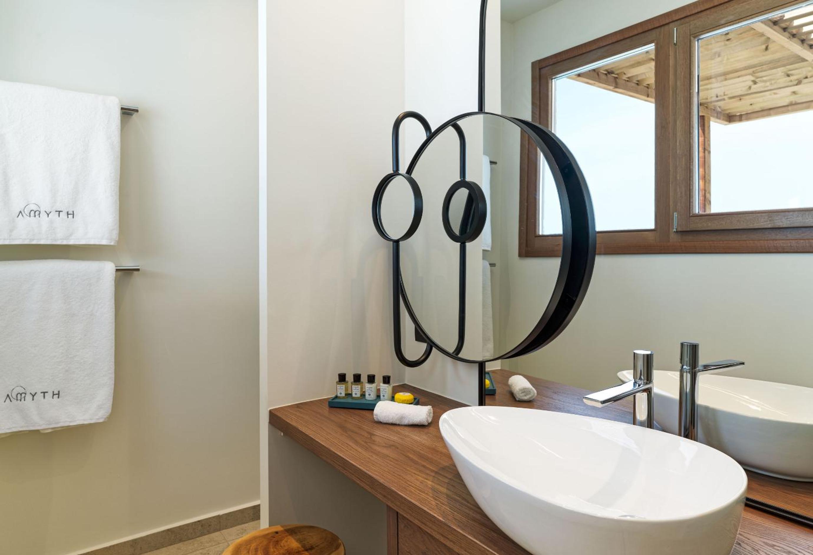Junior Panorama Sea View Suite with Jetted Tub