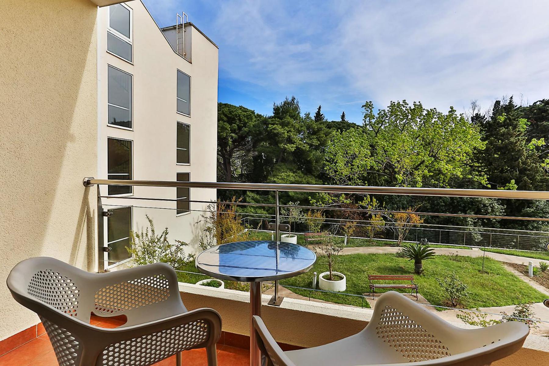 Double or Twin Room with Balcony - Photo 4
