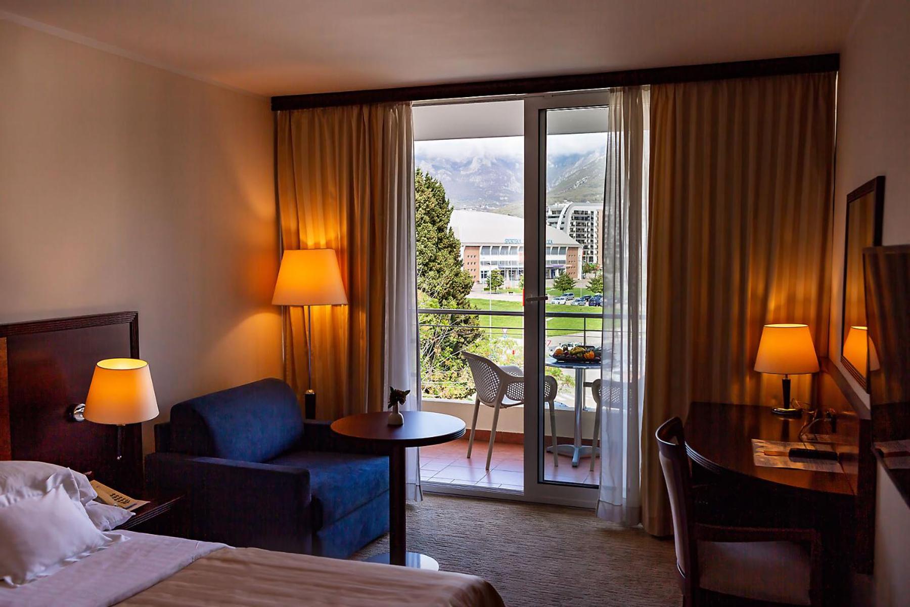 Double or Twin Room with Balcony - Photo 3