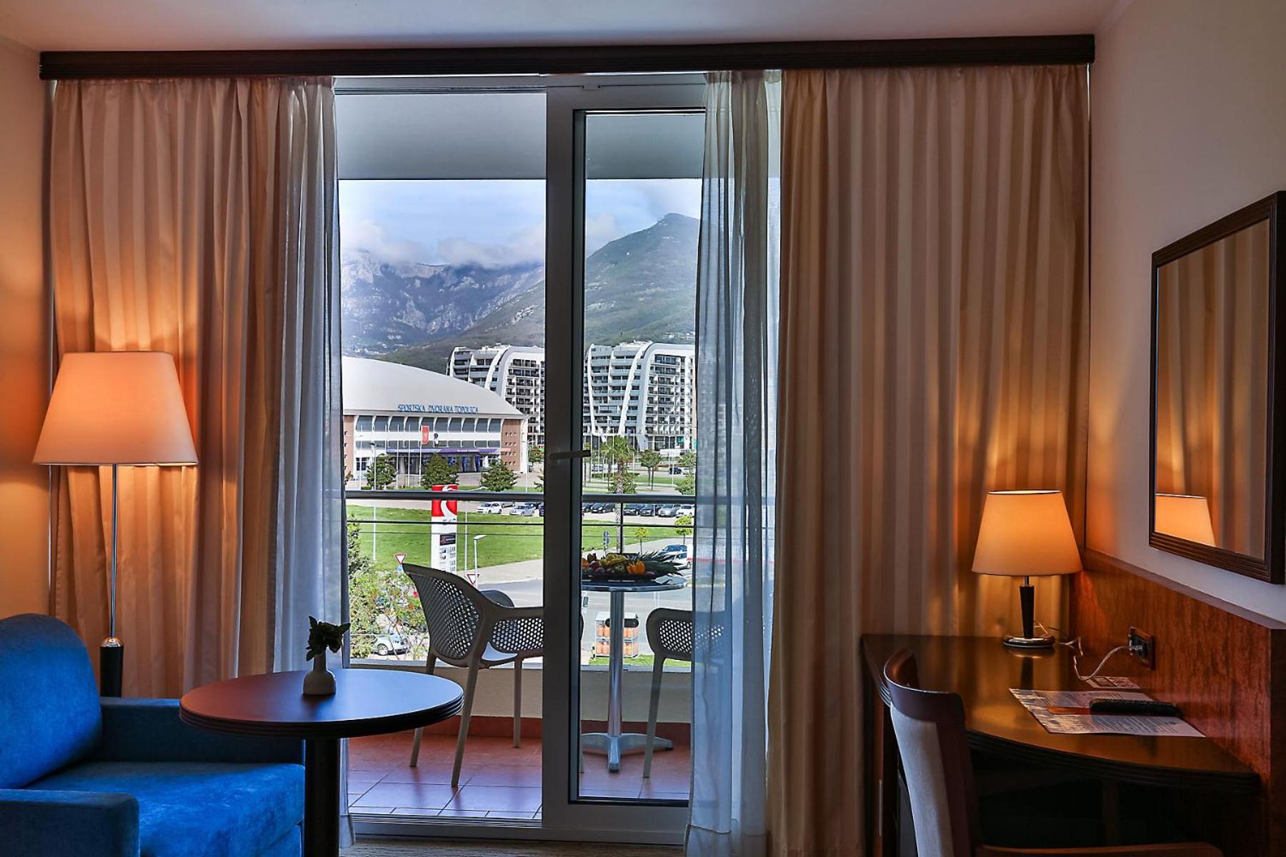 Double or Twin Room with Balcony - Photo 2