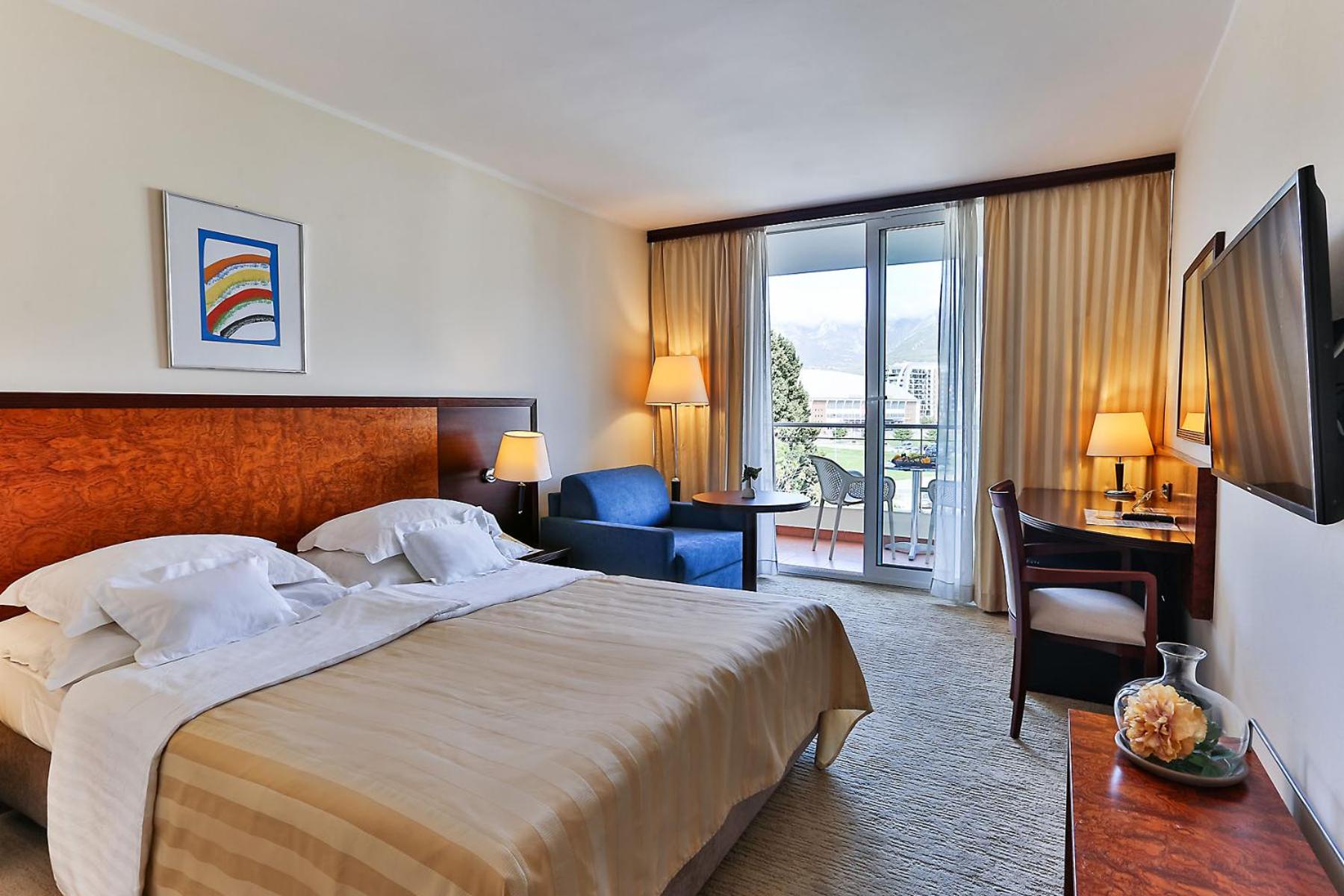 Double or Twin Room with Balcony - Photo 1