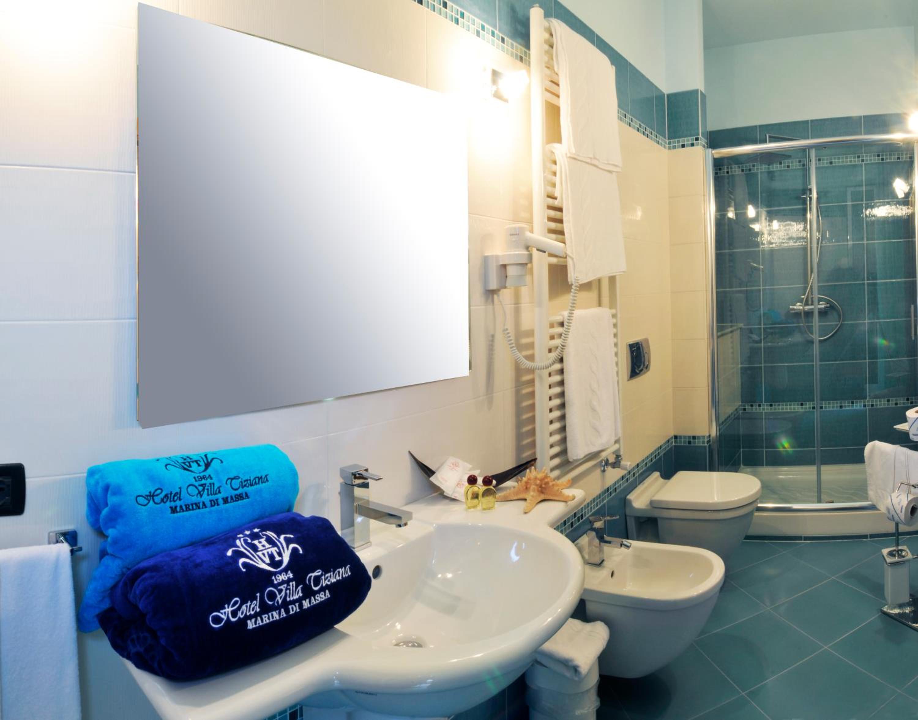 Double or Twin Room with Balcony - Photo 4