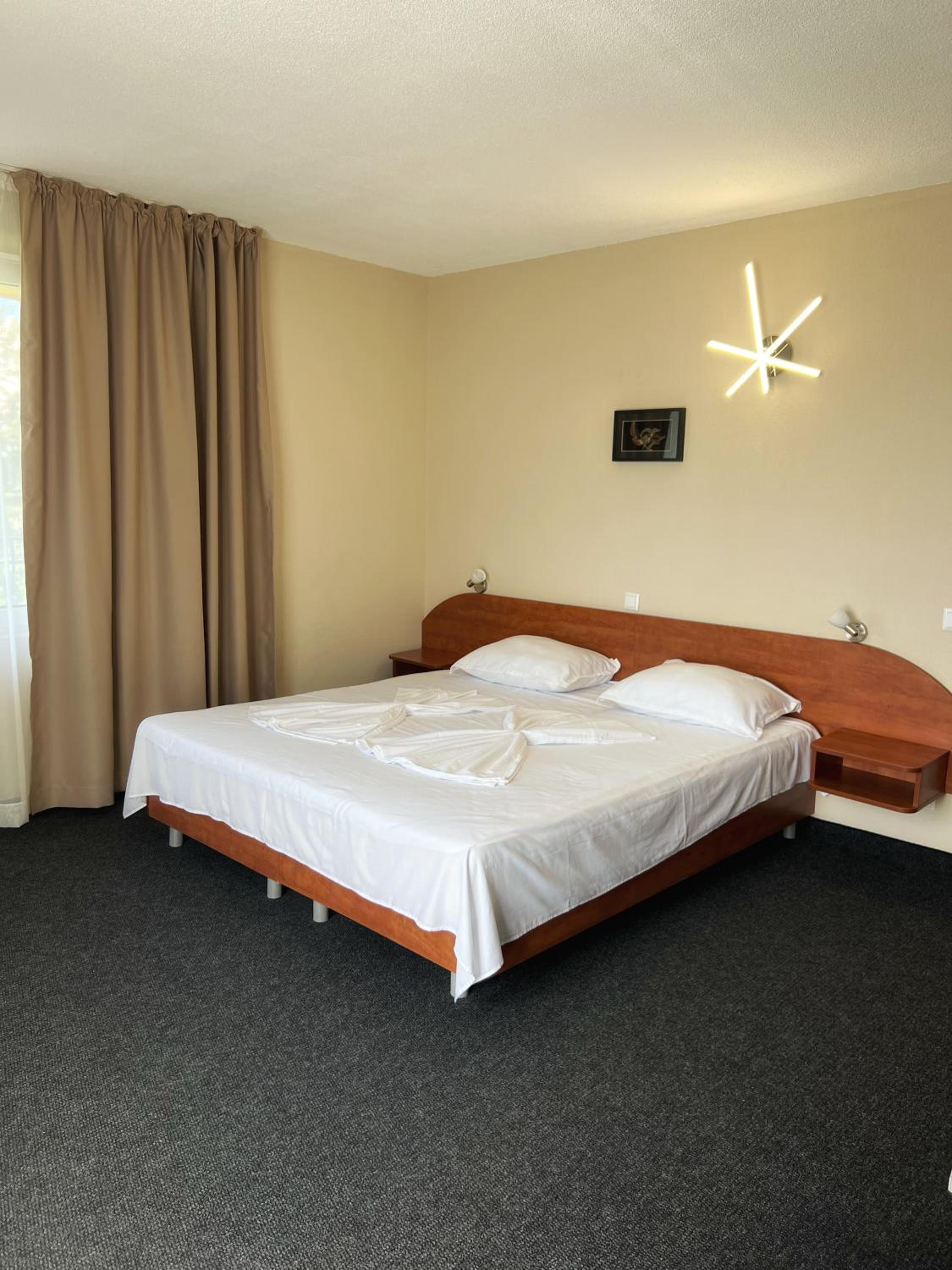 Deluxe Double Room with Balcony and Sea View (2 Adults + 1 Child) photo 1