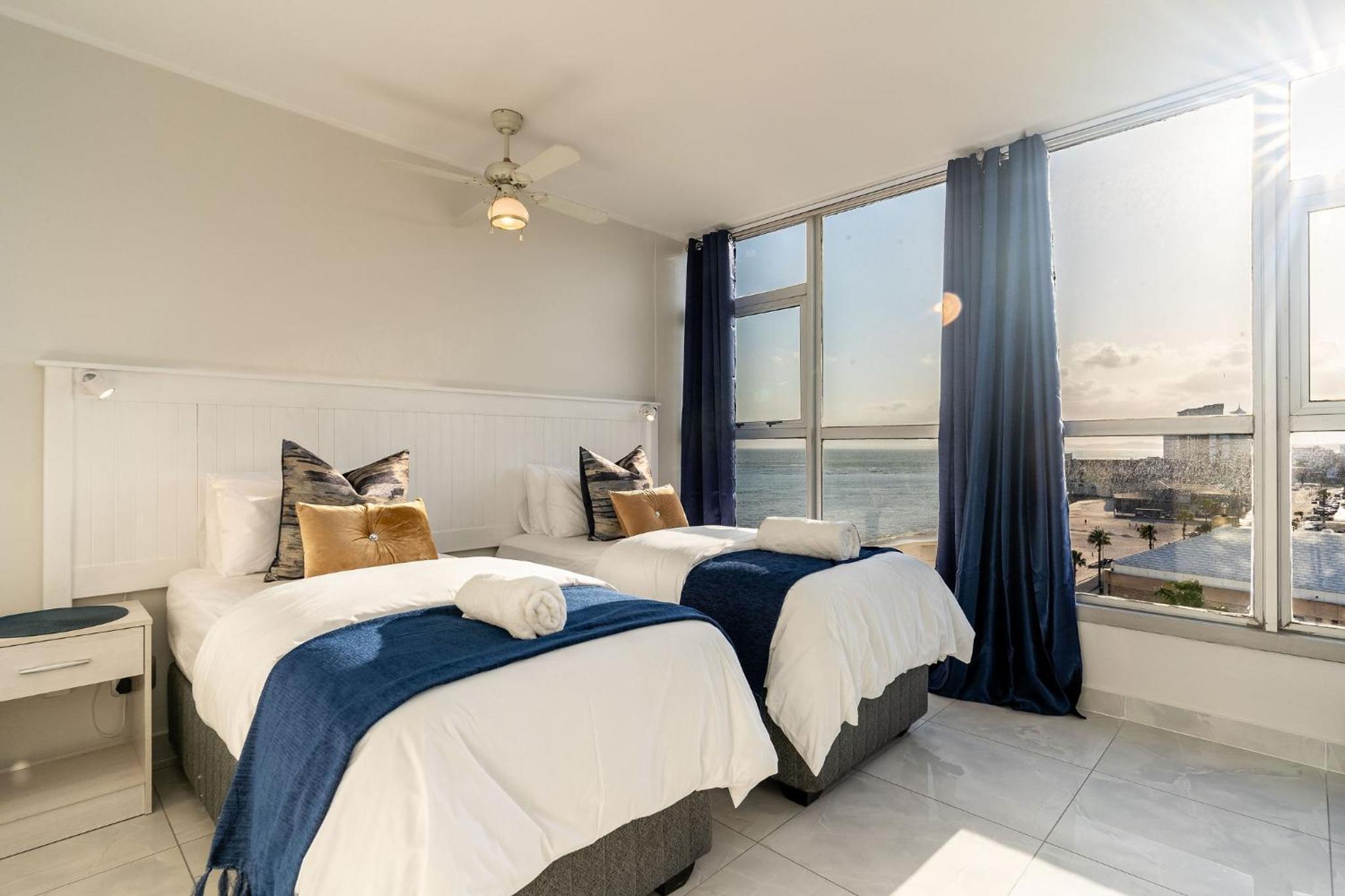 Three-Bedroom Apartment with Sea View - Photo 16
