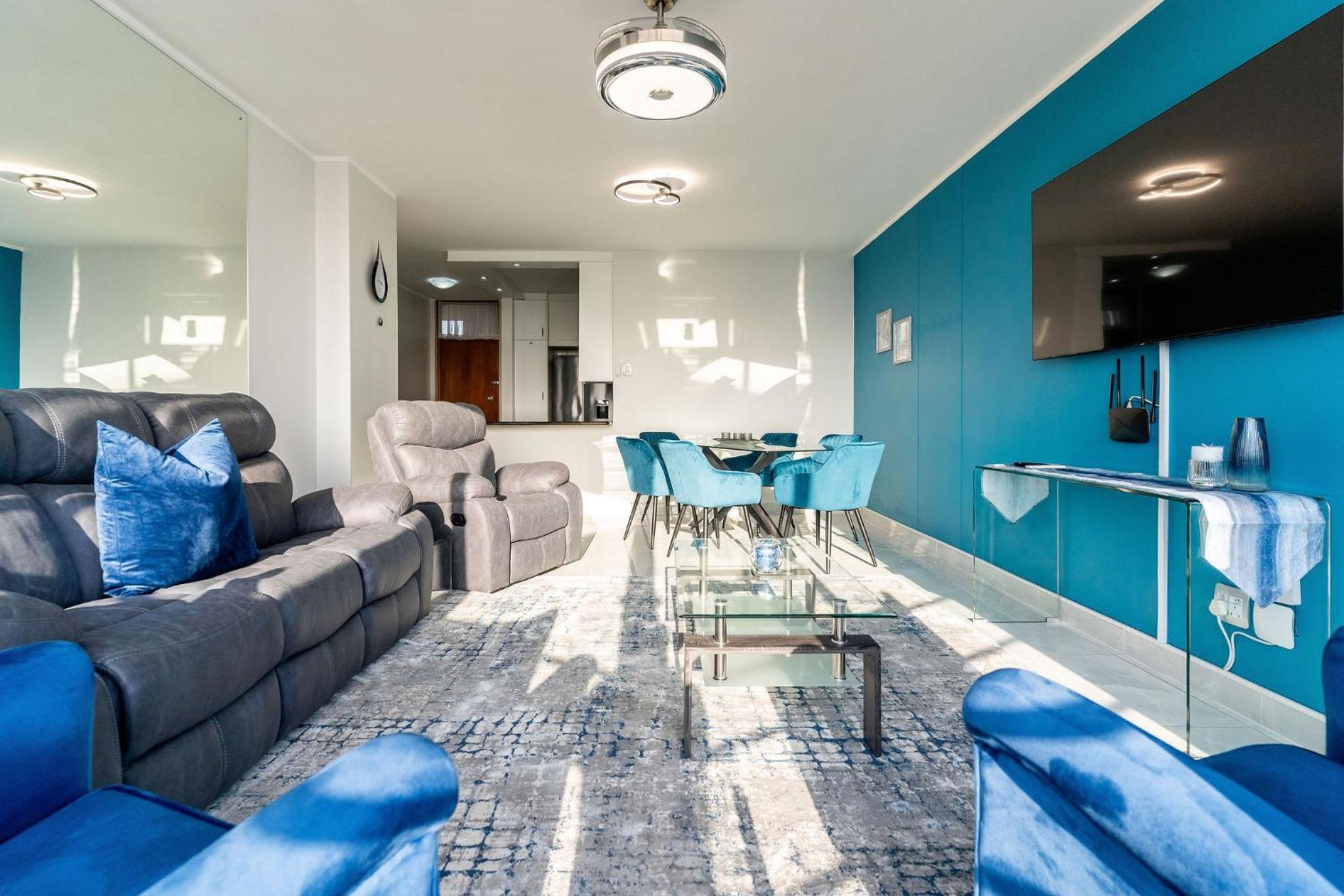 Three-Bedroom Apartment with Sea View - Photo 19