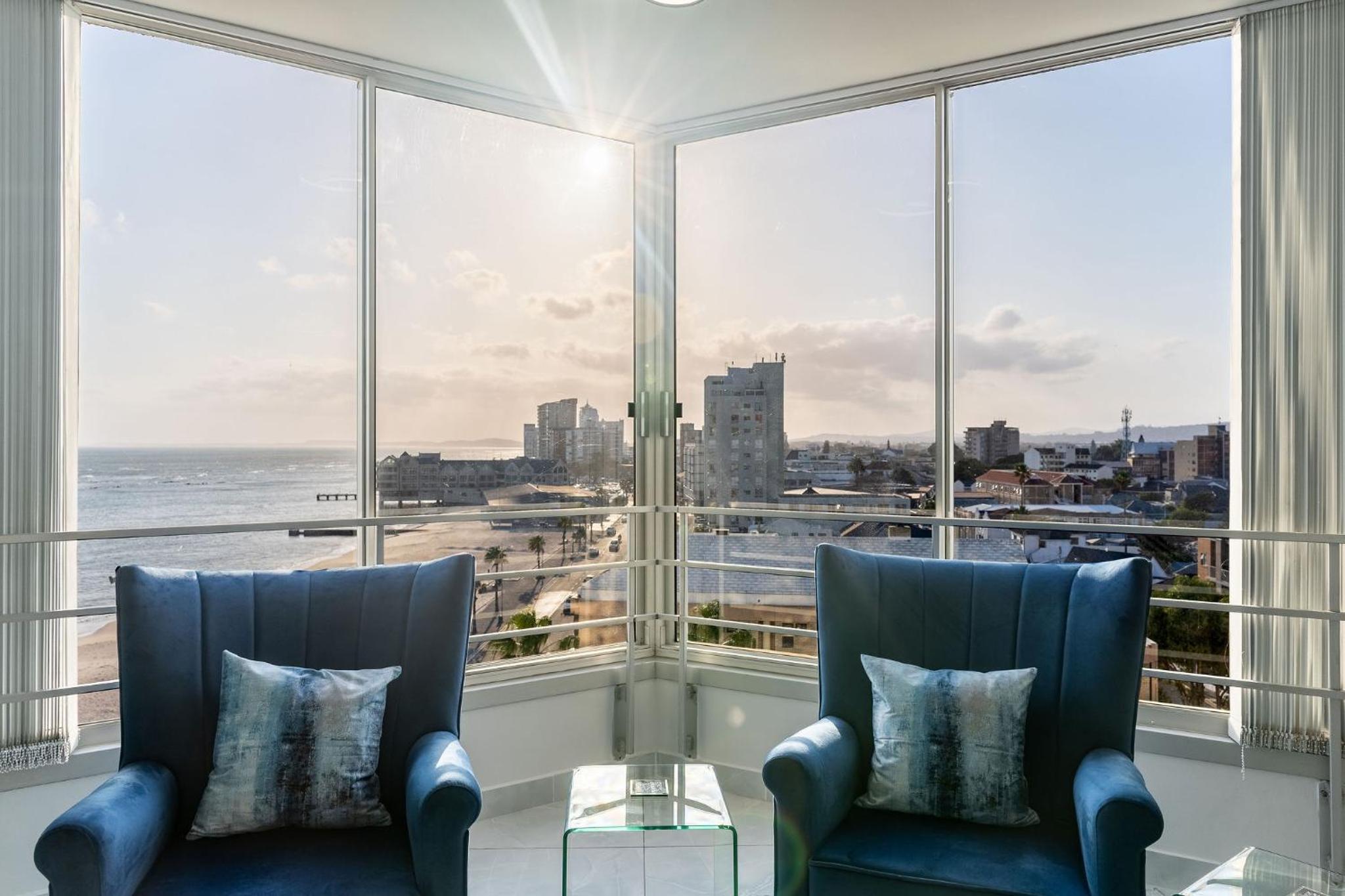 Three-Bedroom Apartment with Sea View - Photo 3