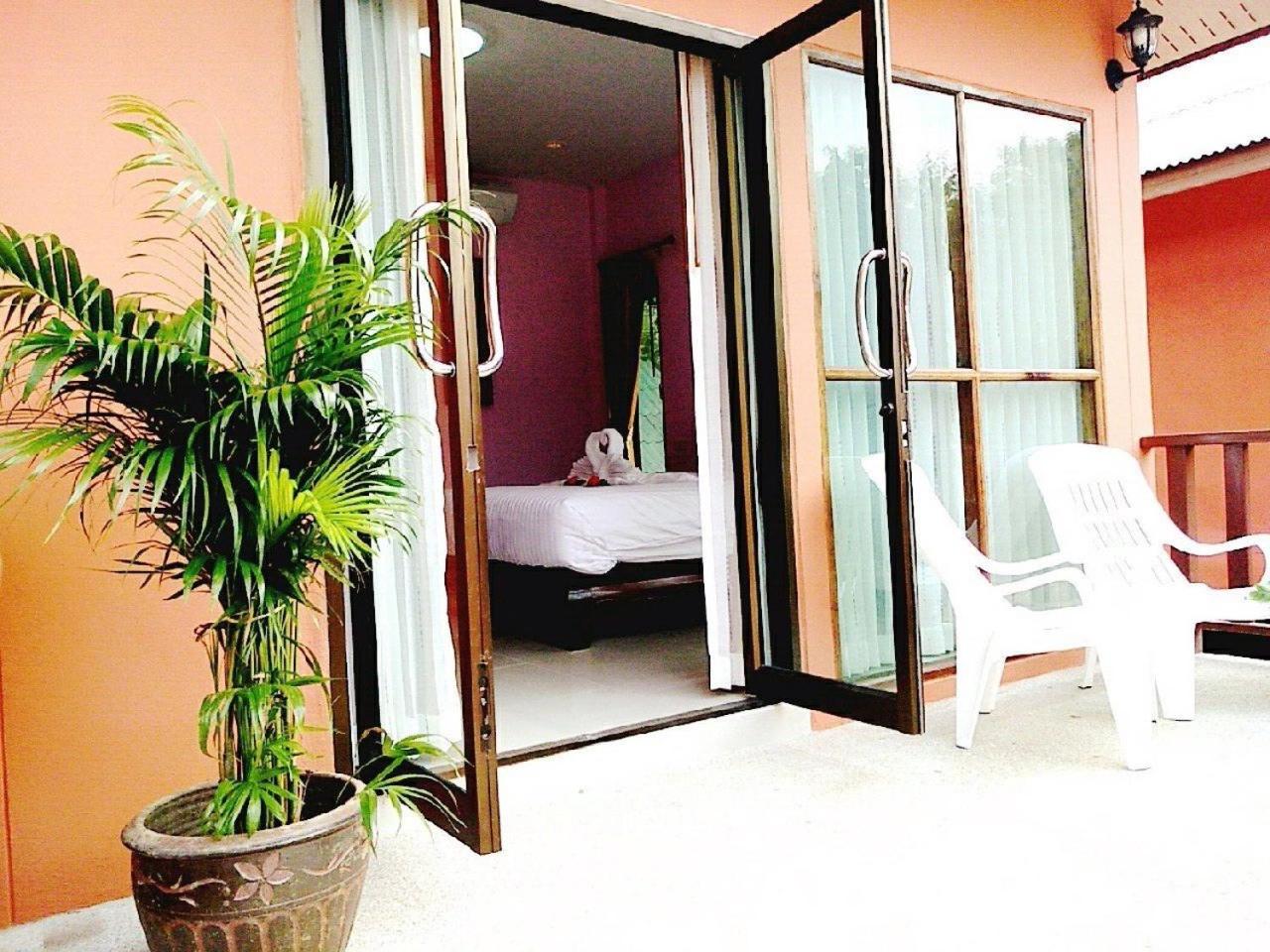 Deluxe Garden Chalet photo 2