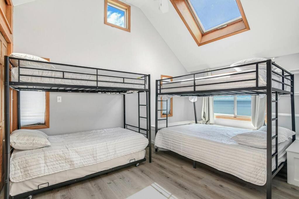 Four-Bedroom House photo 1