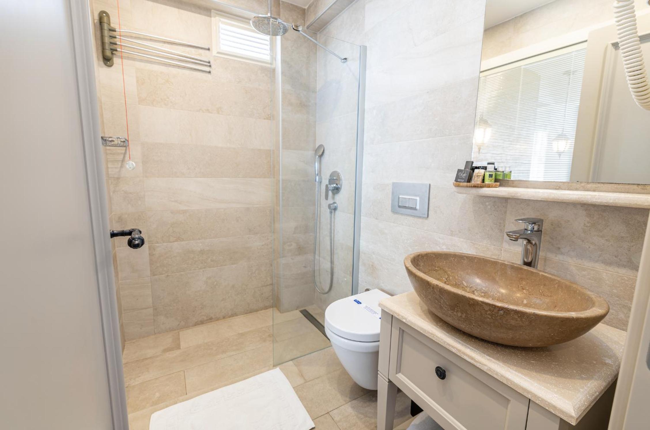 Standard Twin Room with Garden View photo 2