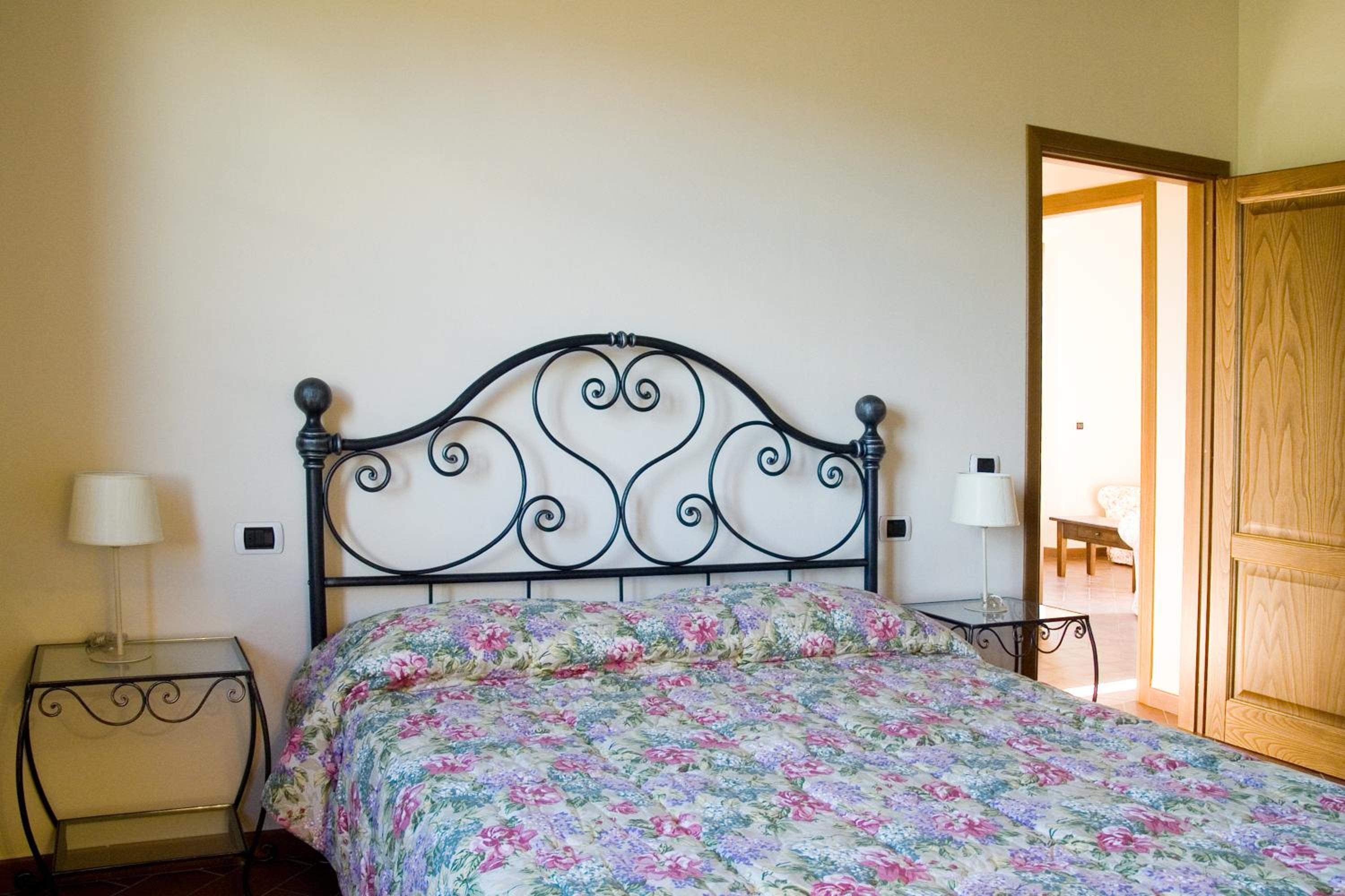Two-Bedroom House - Photo 40