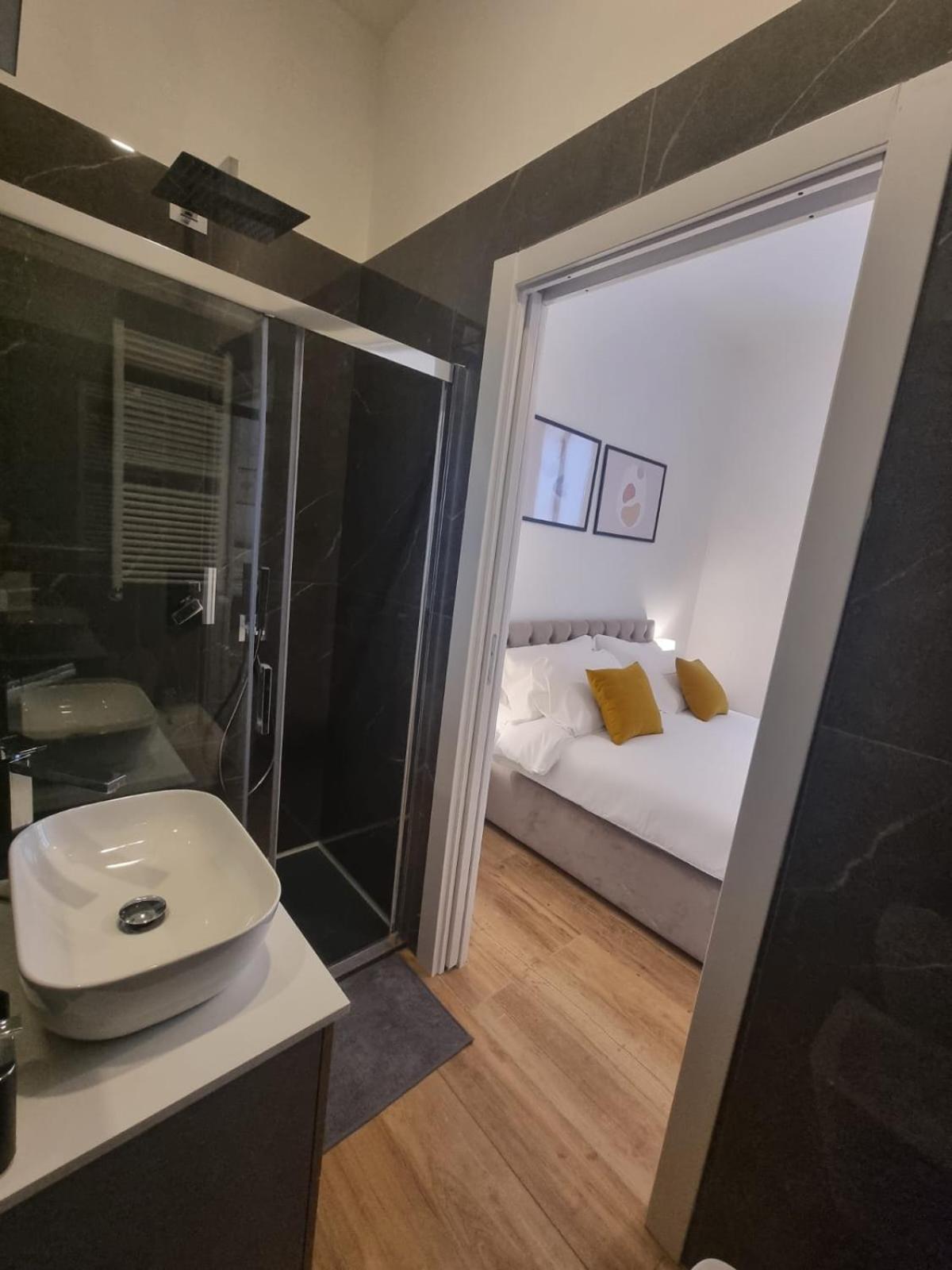 Two-Bedroom Superior Apartment Separate Building - Photo 8