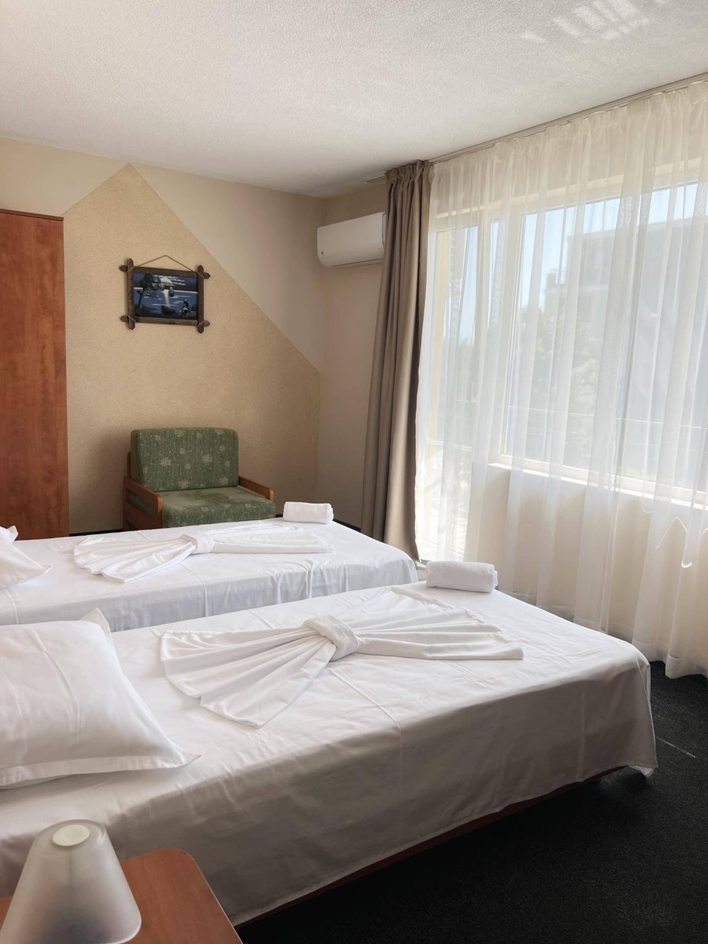 Double Room with Balcony (2 Adults + 1 Child) photo 1