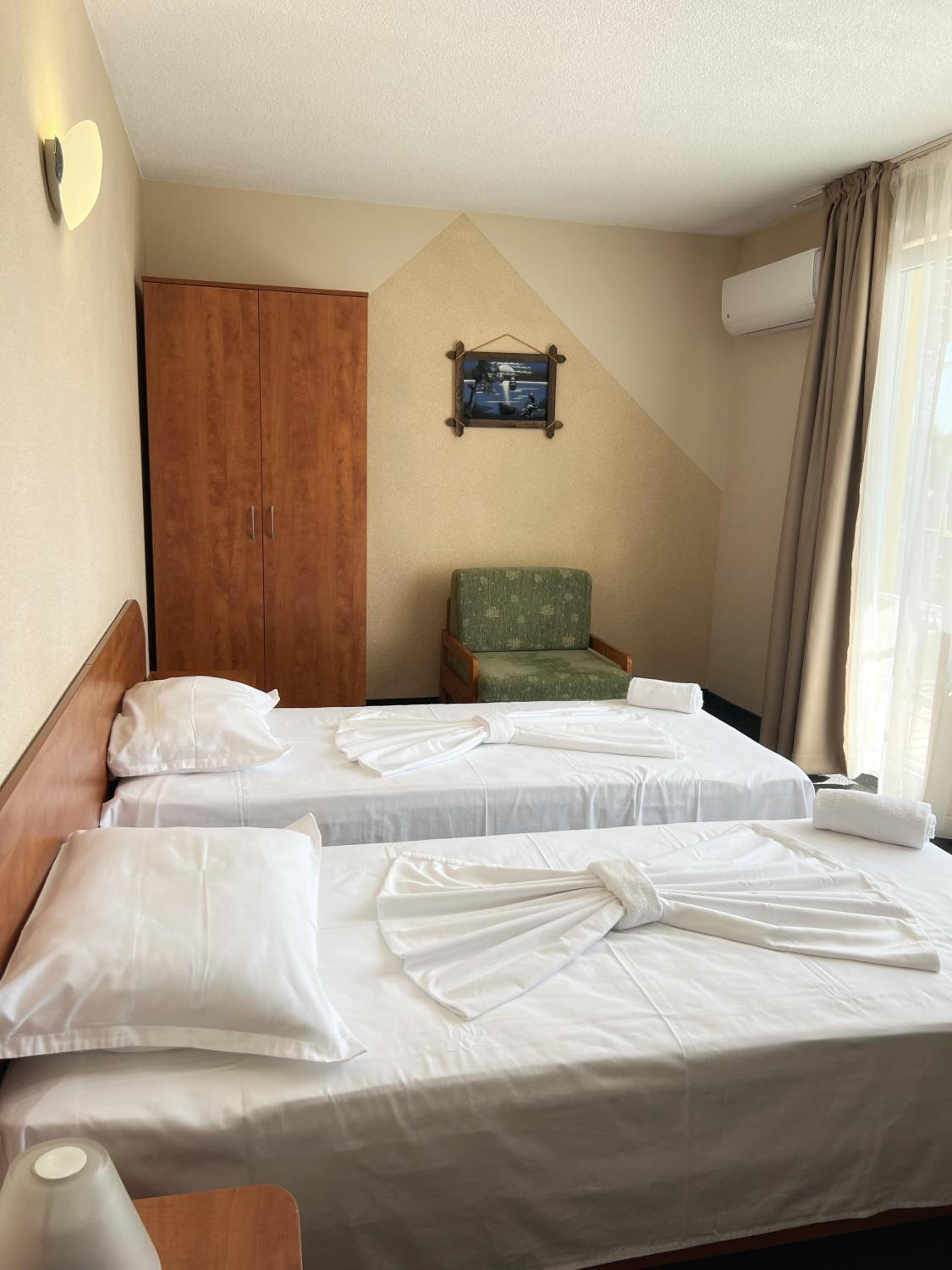 Double Room with Balcony (2 Adults + 1 Child) photo 2