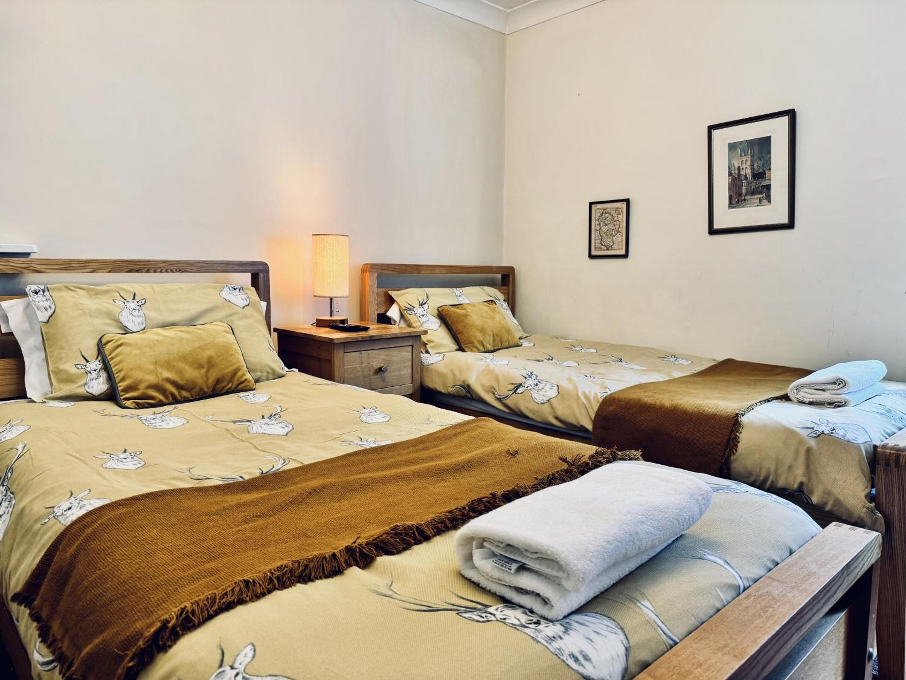Twin Room with Private Bathroom photo 3