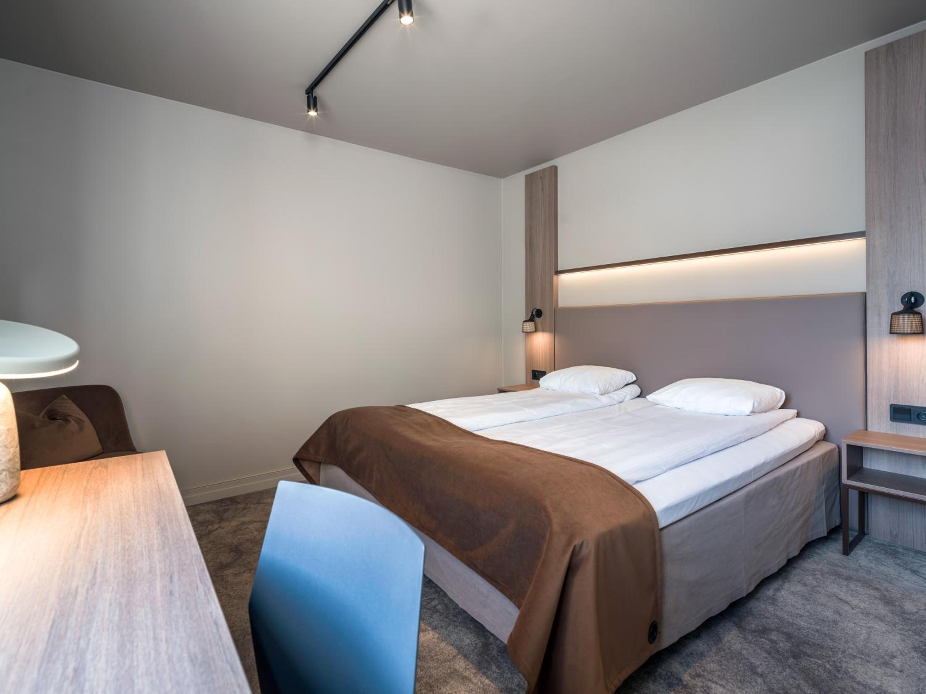 Standard Double or Twin Room - Photo 7