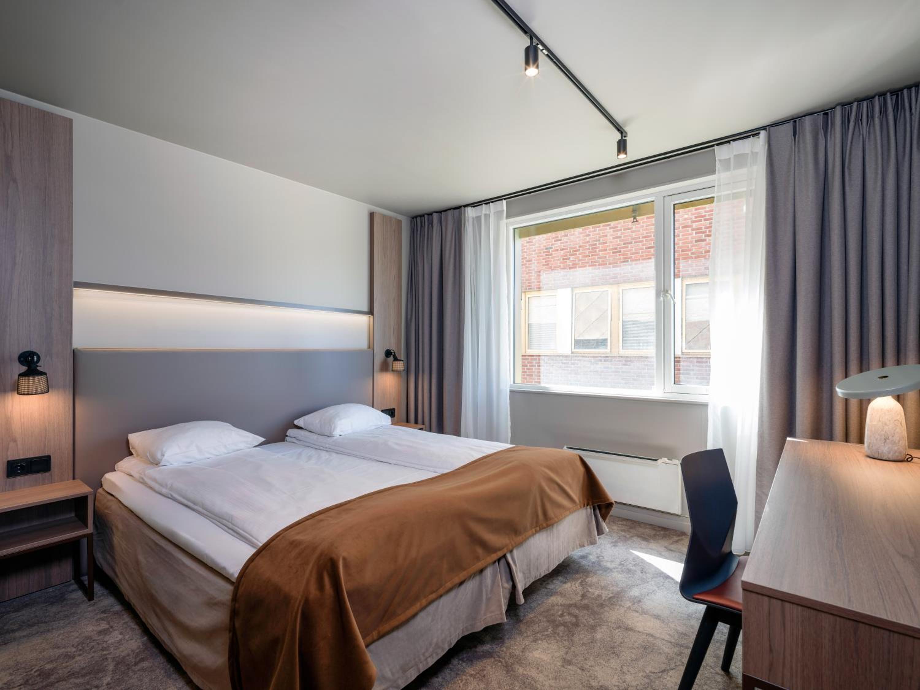 Standard Double or Twin Room - Photo 10