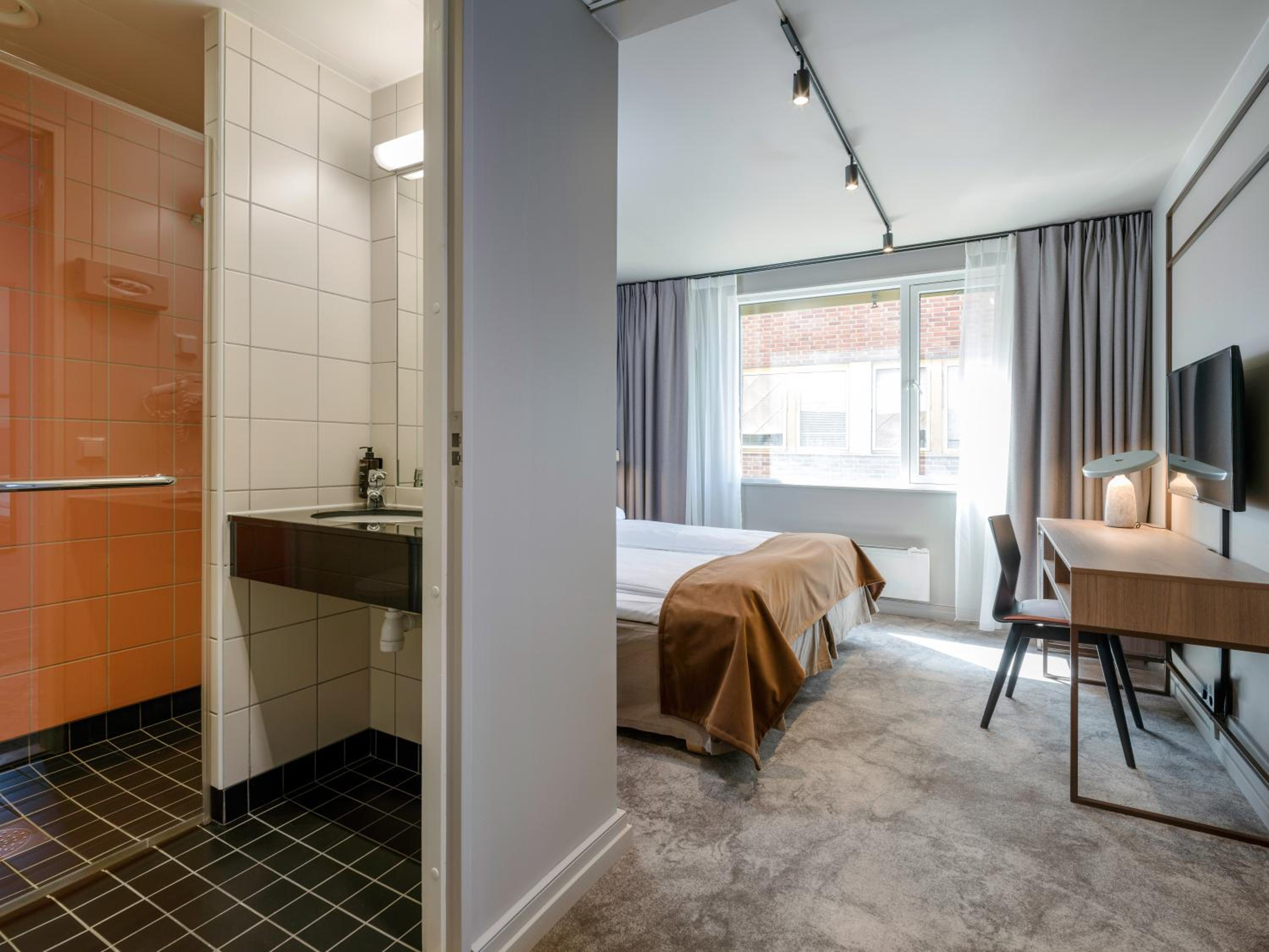 Standard Double or Twin Room - Photo 9