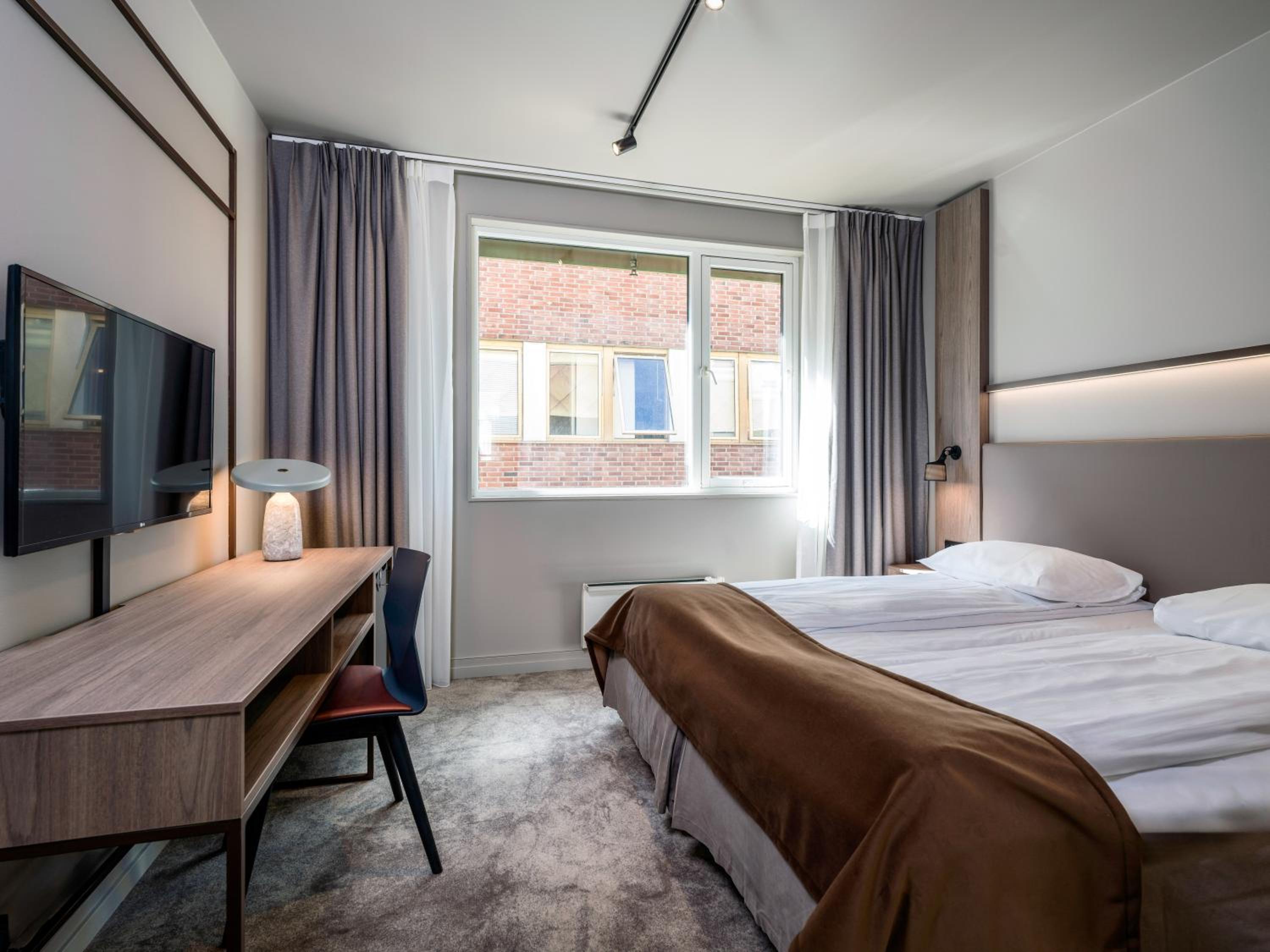 Standard Double or Twin Room - Photo 5