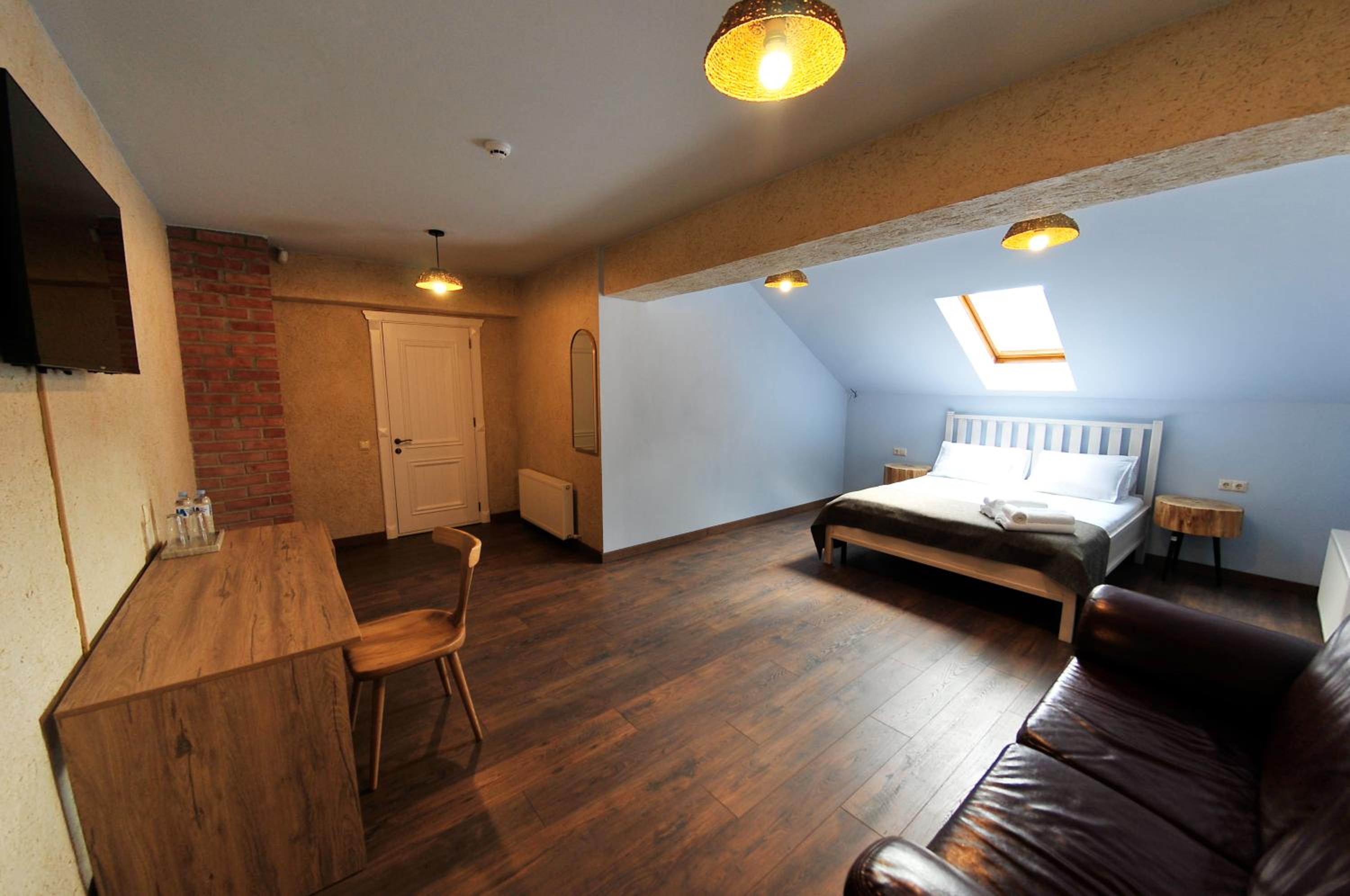 One-bedroom Loft Apartment  photo 2
