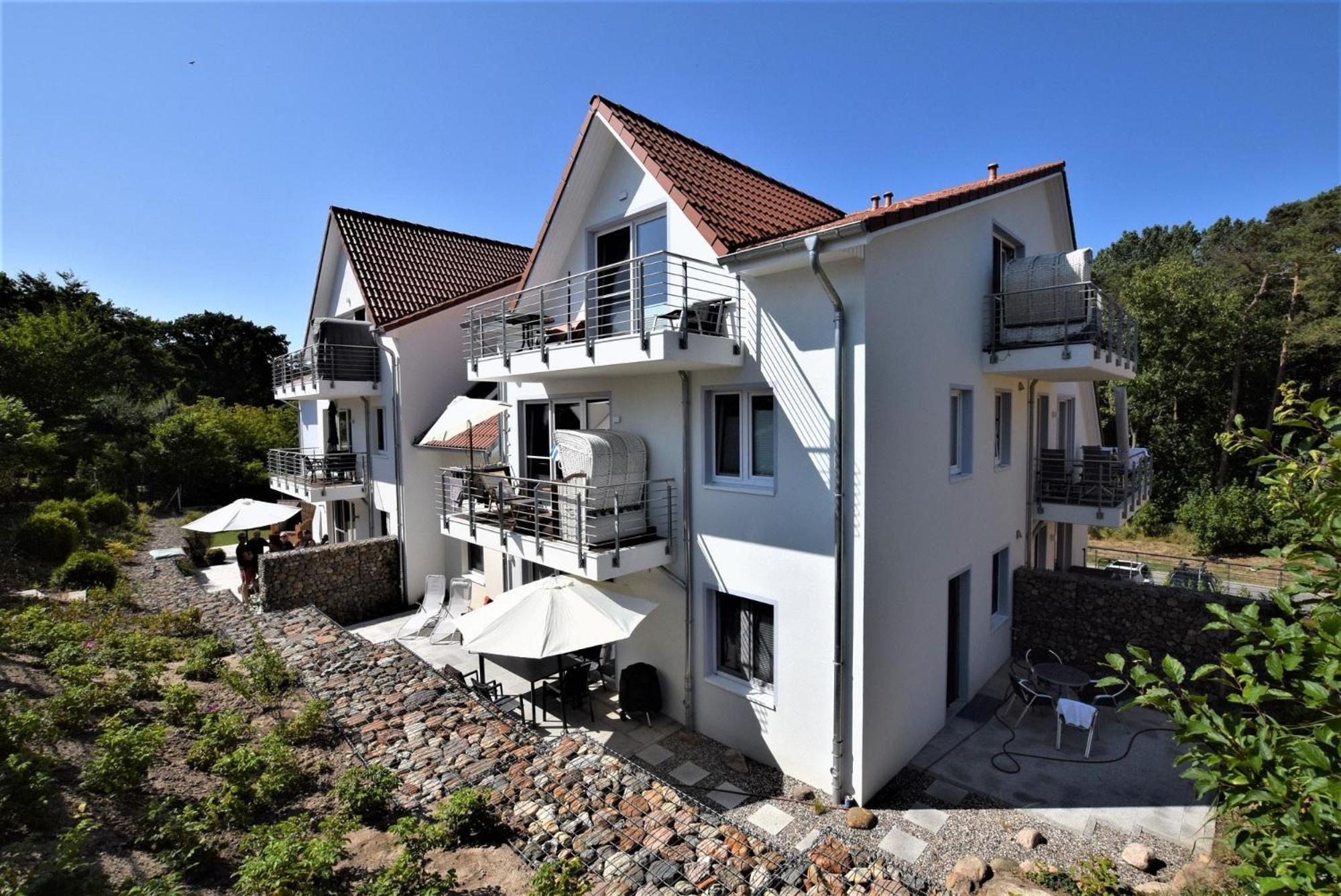 Apartment with Balcony photo 3