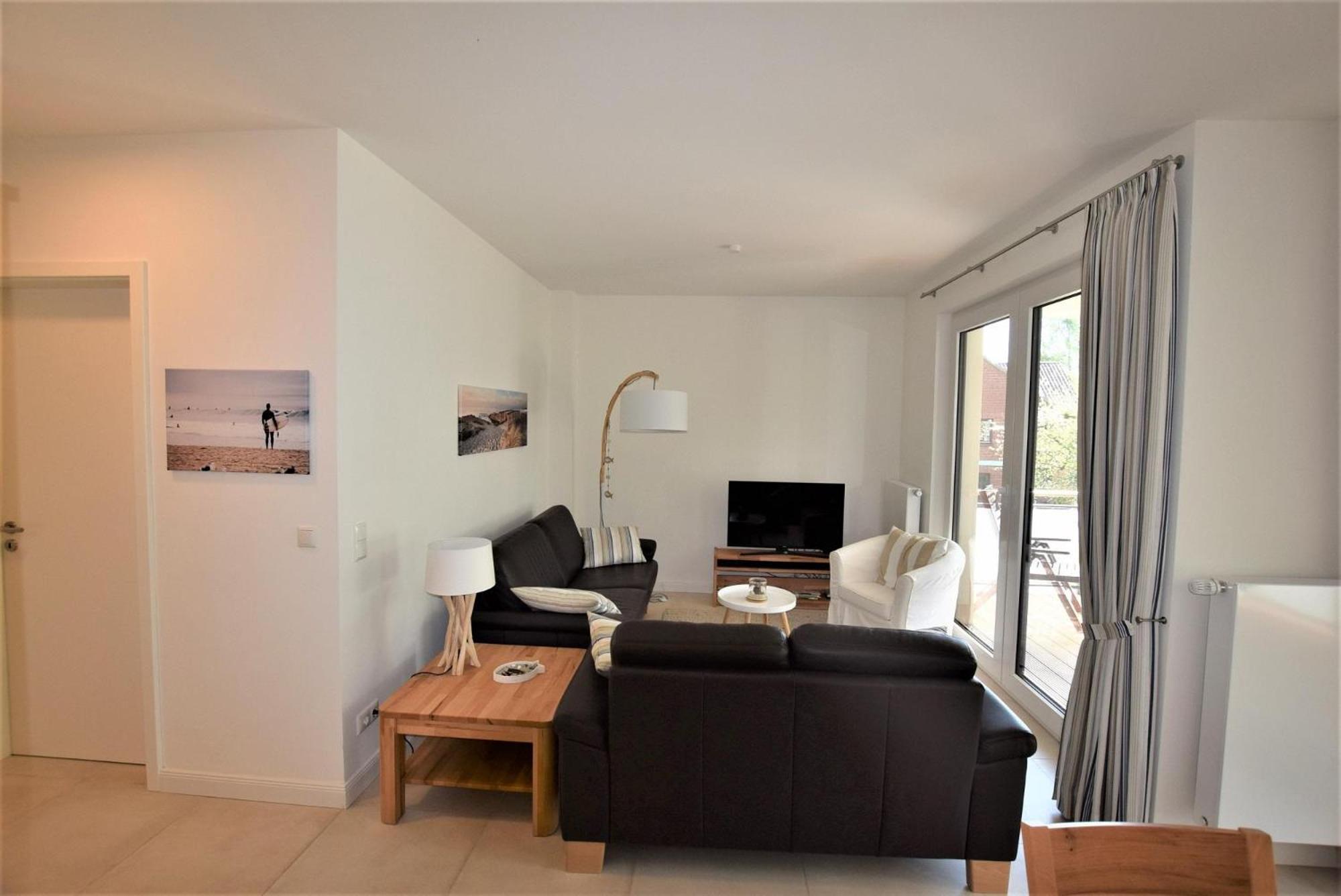 Apartment with Balcony photo 2
