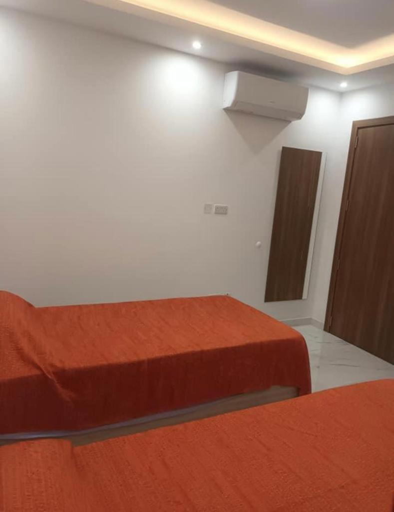 Three-Bedroom Apartment - High Floor photo 3