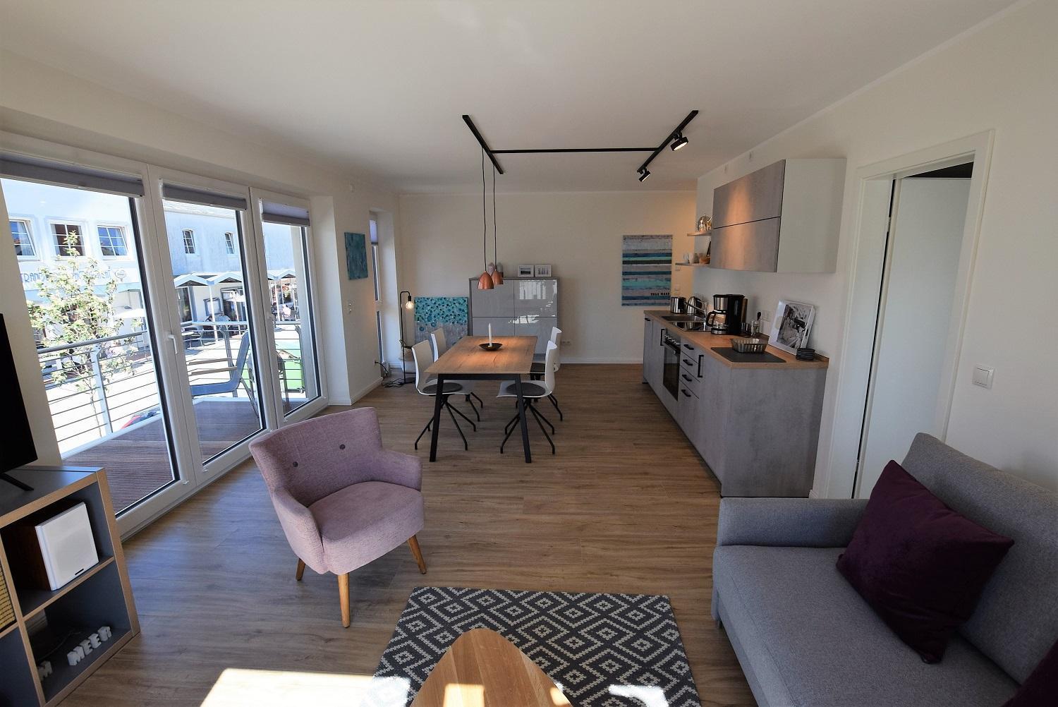 Apartment with Balcony photo 3