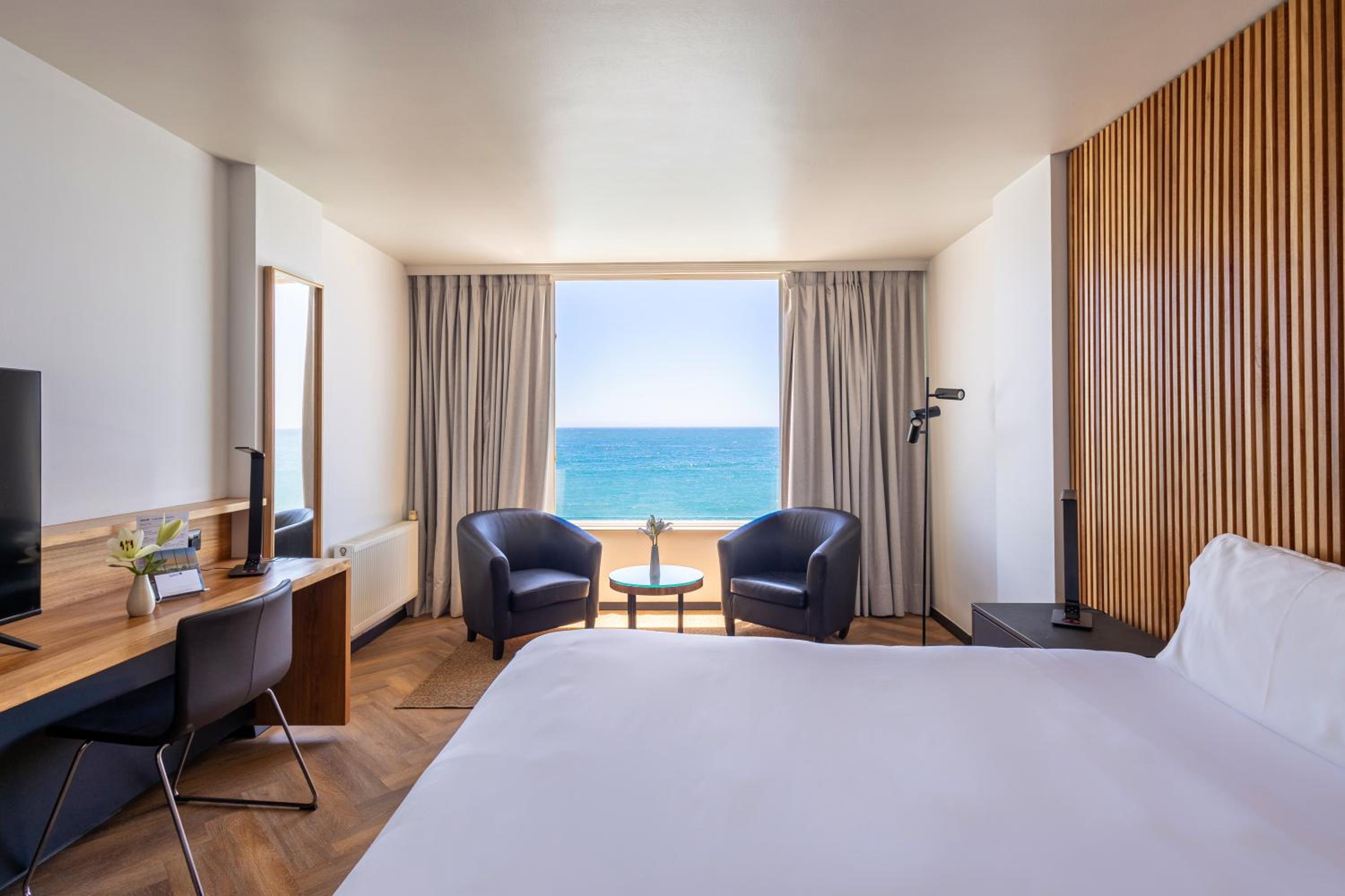 King Room with Ocean View - Non-Smoking photo 3