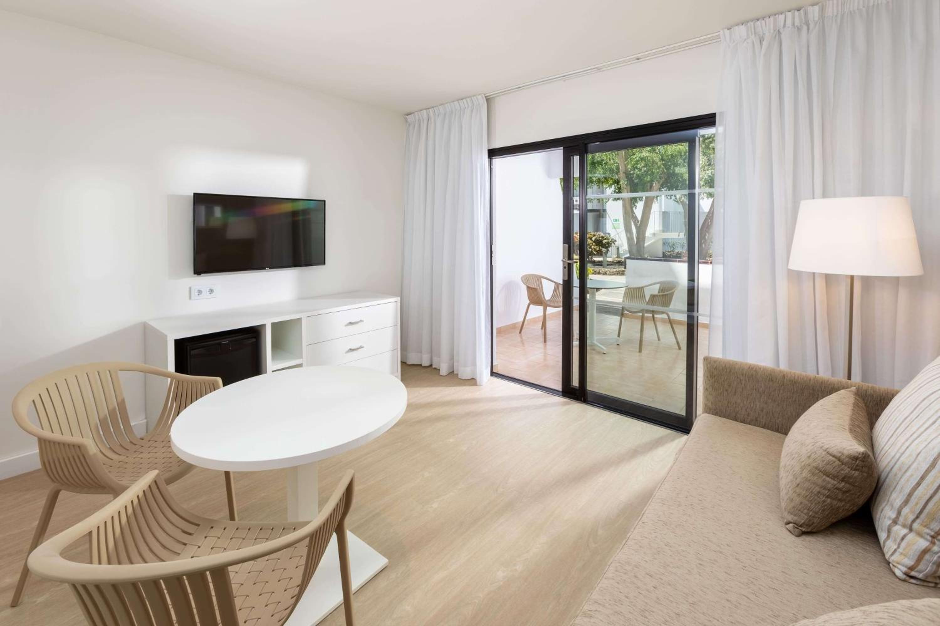 Junior Suite with Balcony - Photo 1