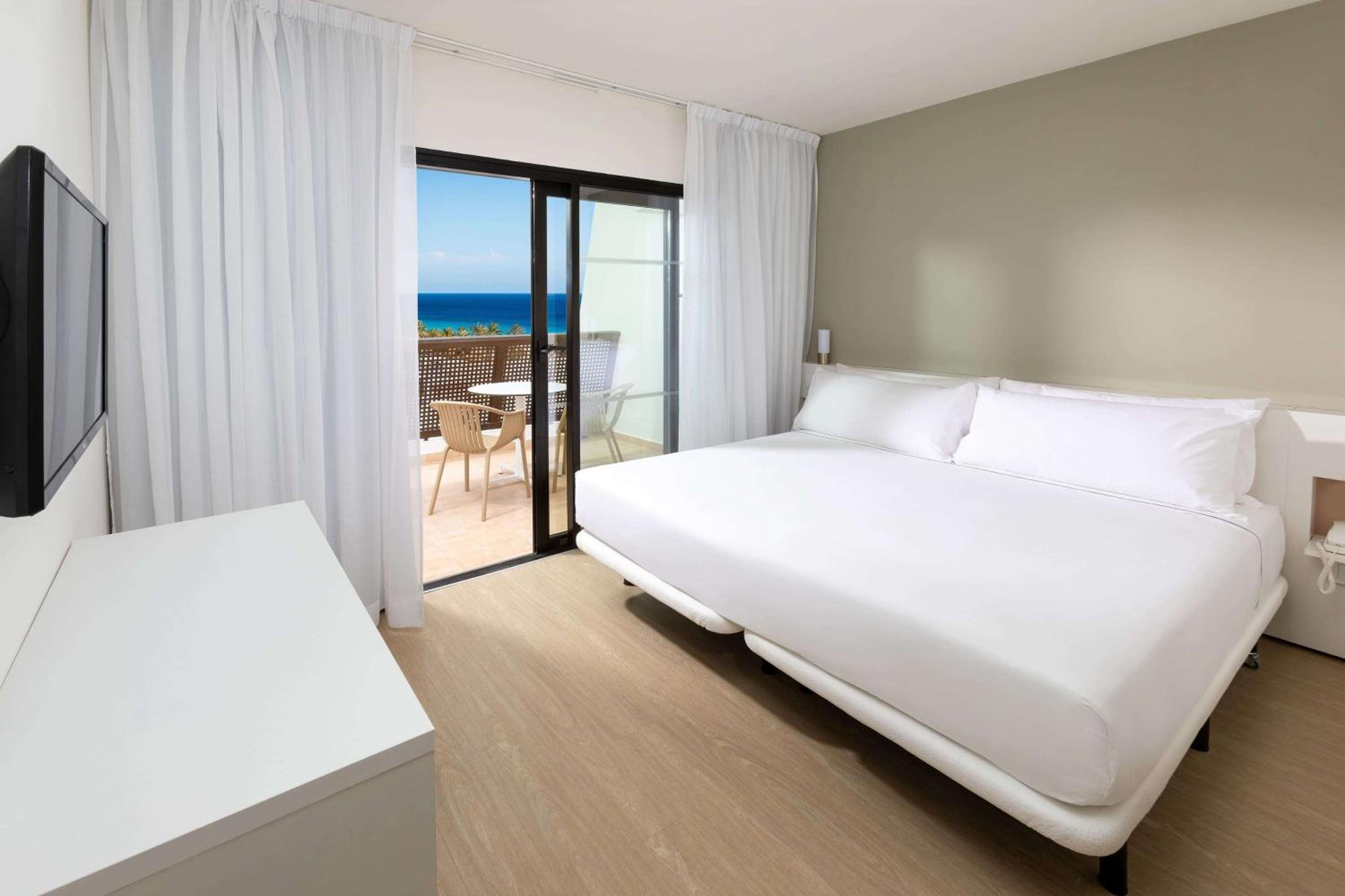 Junior Suite with Sea View - Photo 1