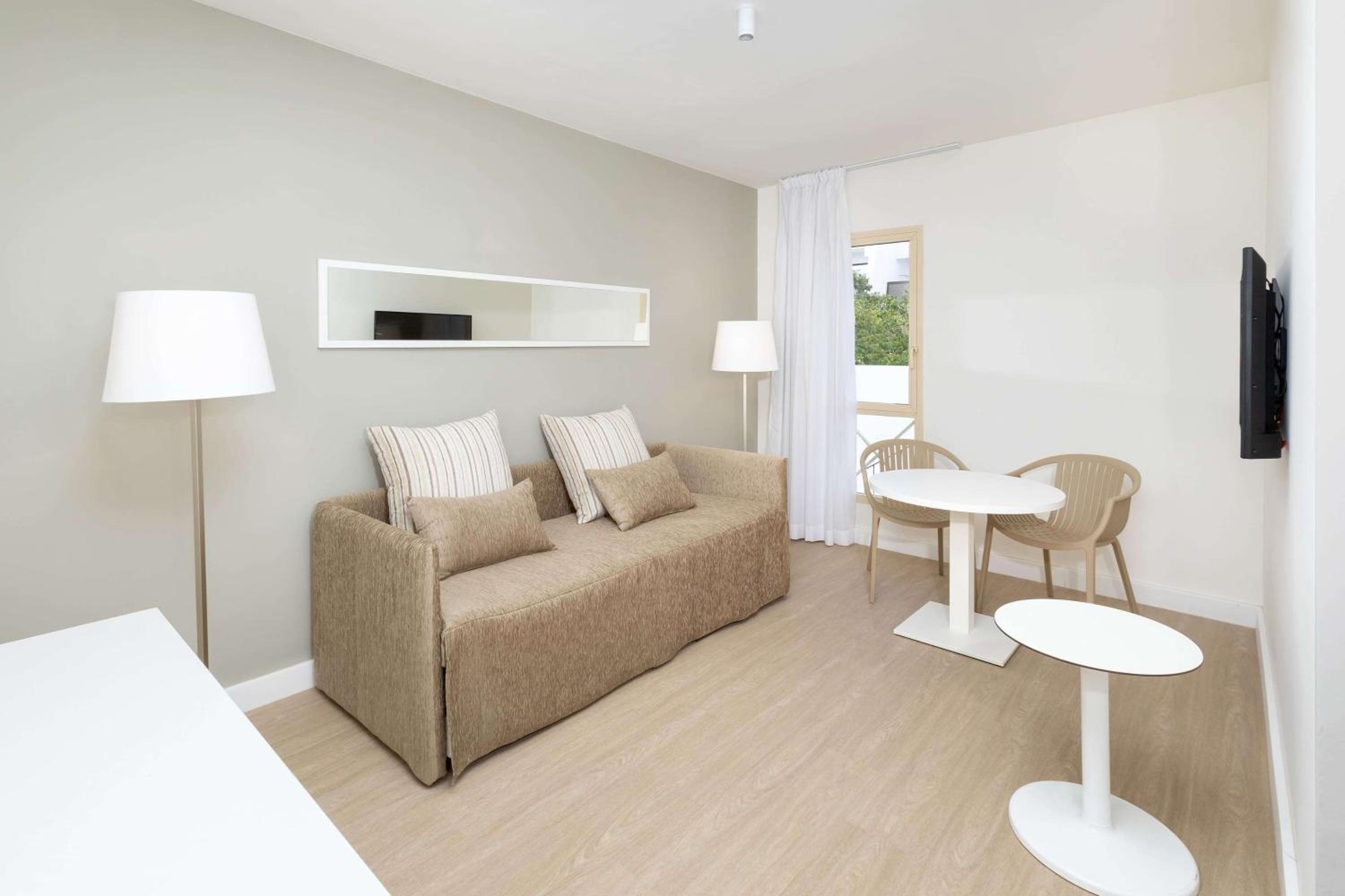 Junior Suite with Sea View - Photo 3