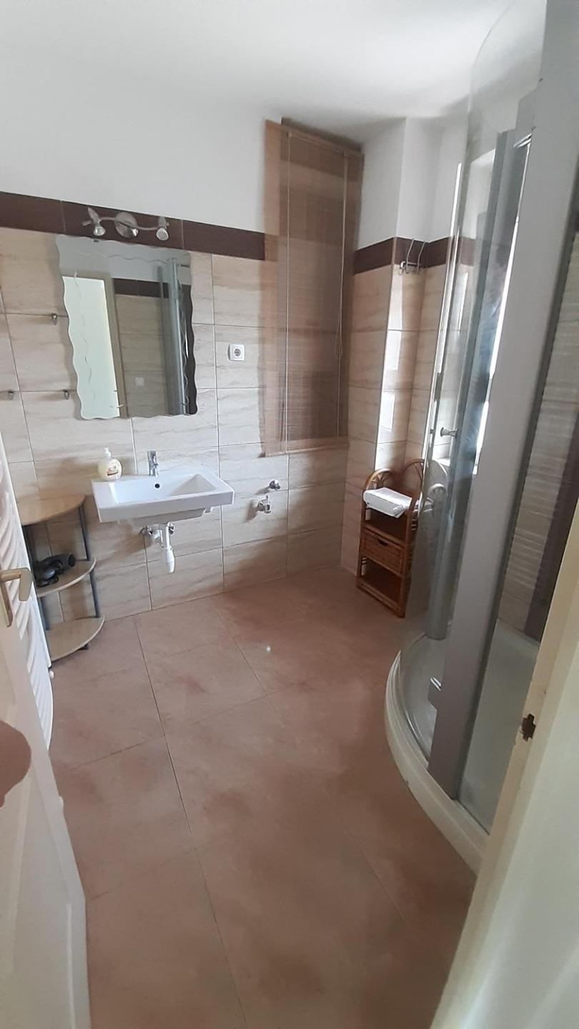 One-Bedroom Apartment with Balcony photo 1