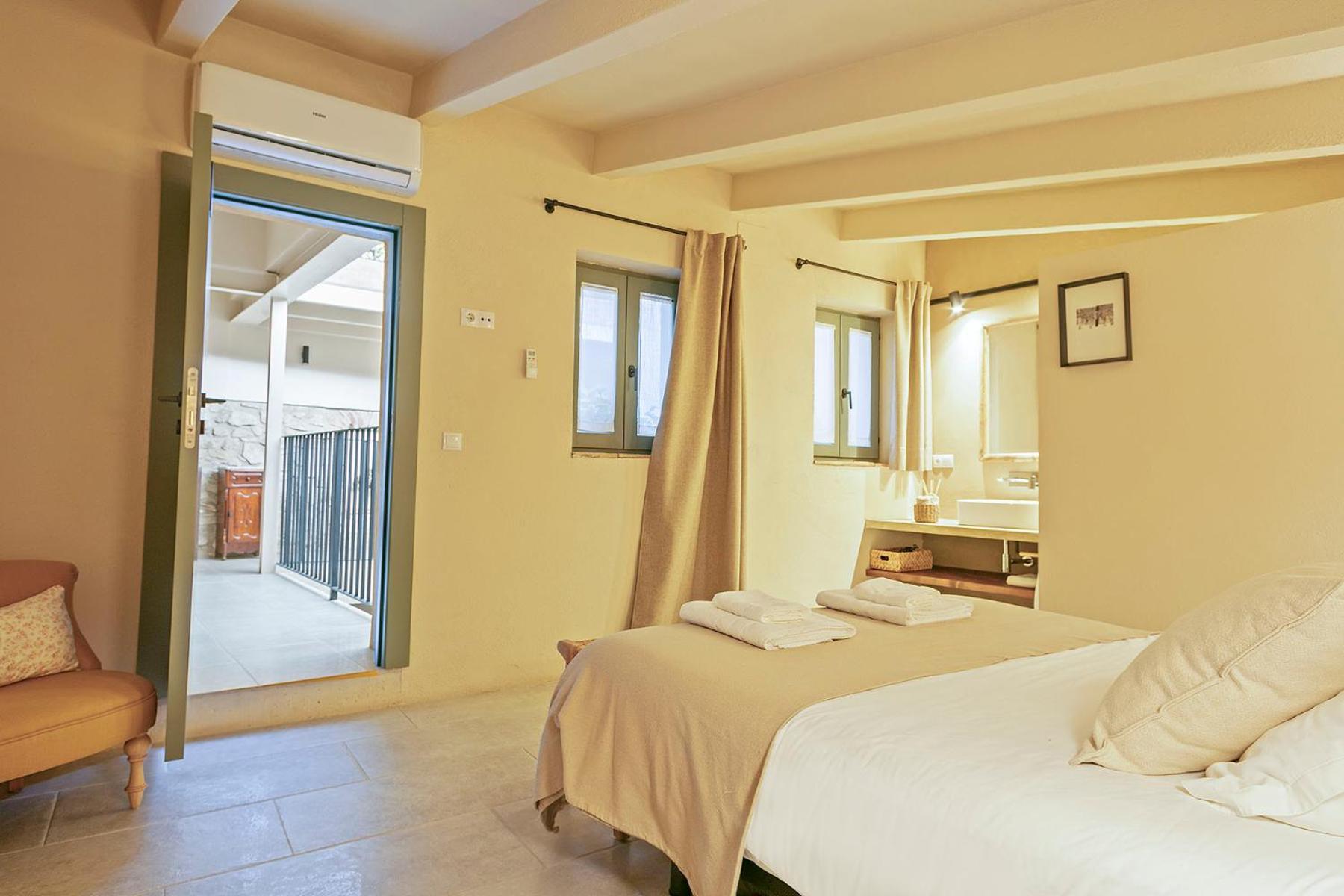 Deluxe Double Room photo 3