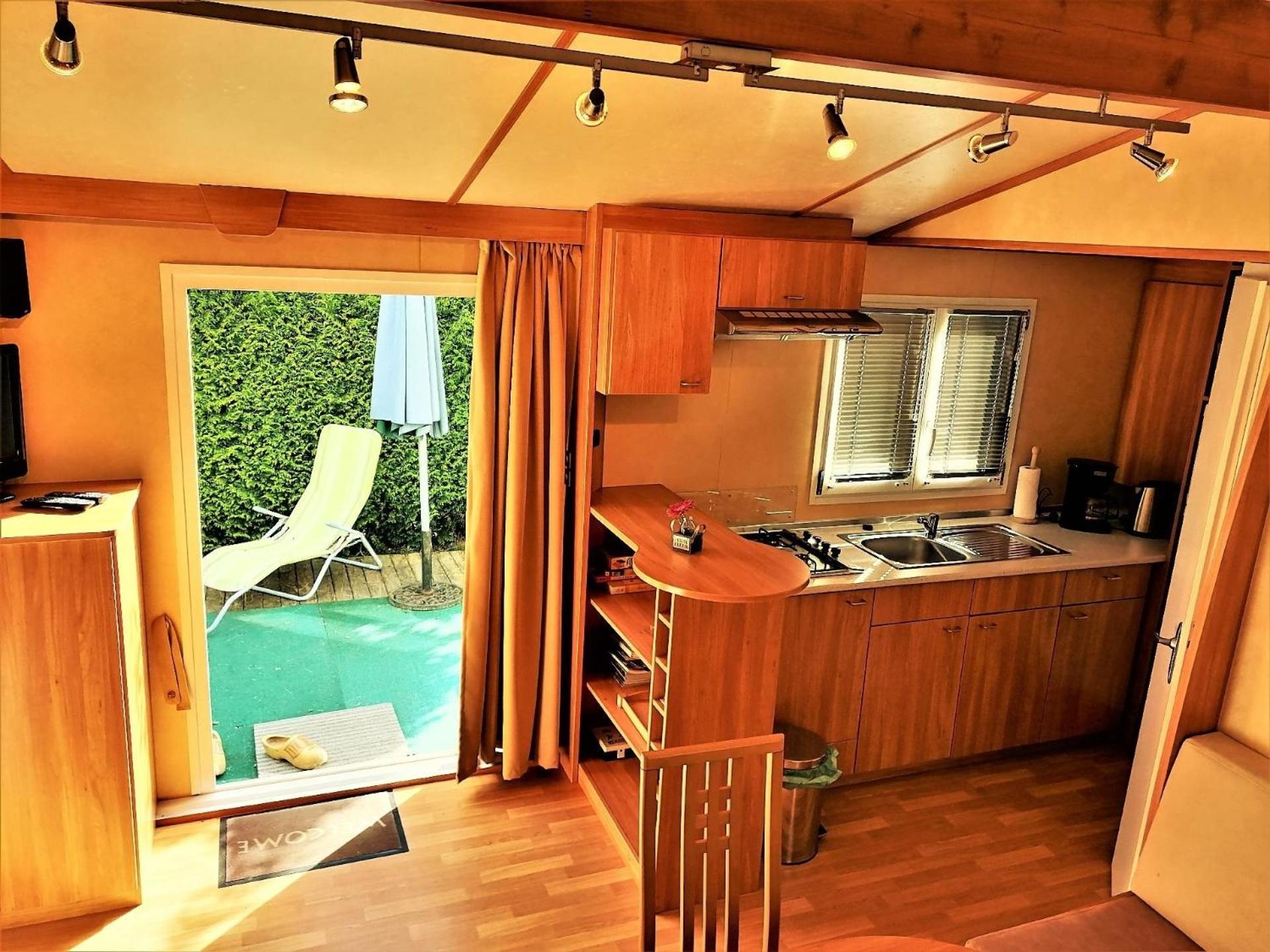 Mobile Home photo 3