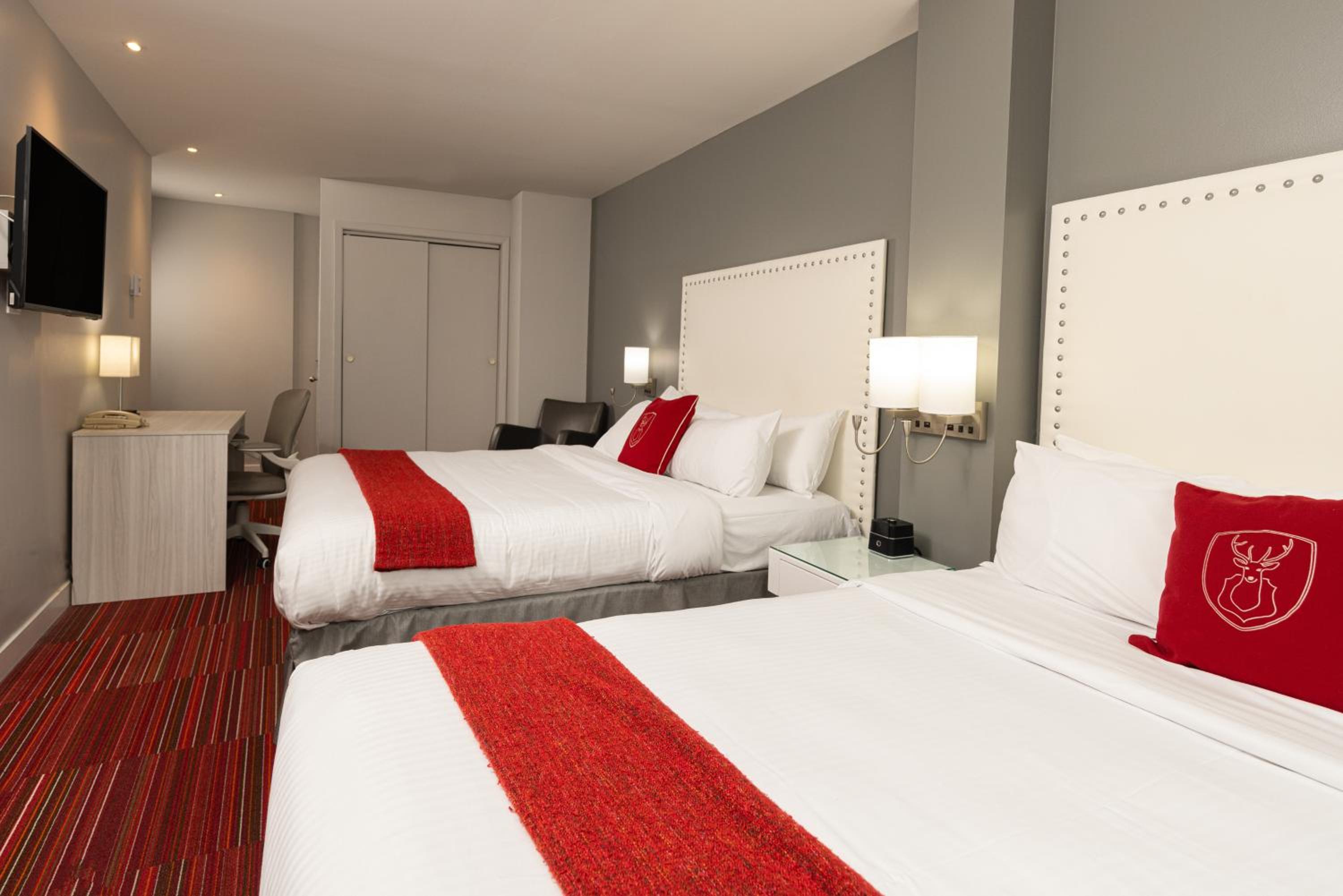 Queen Room with Two Queen Beds - Photo 6