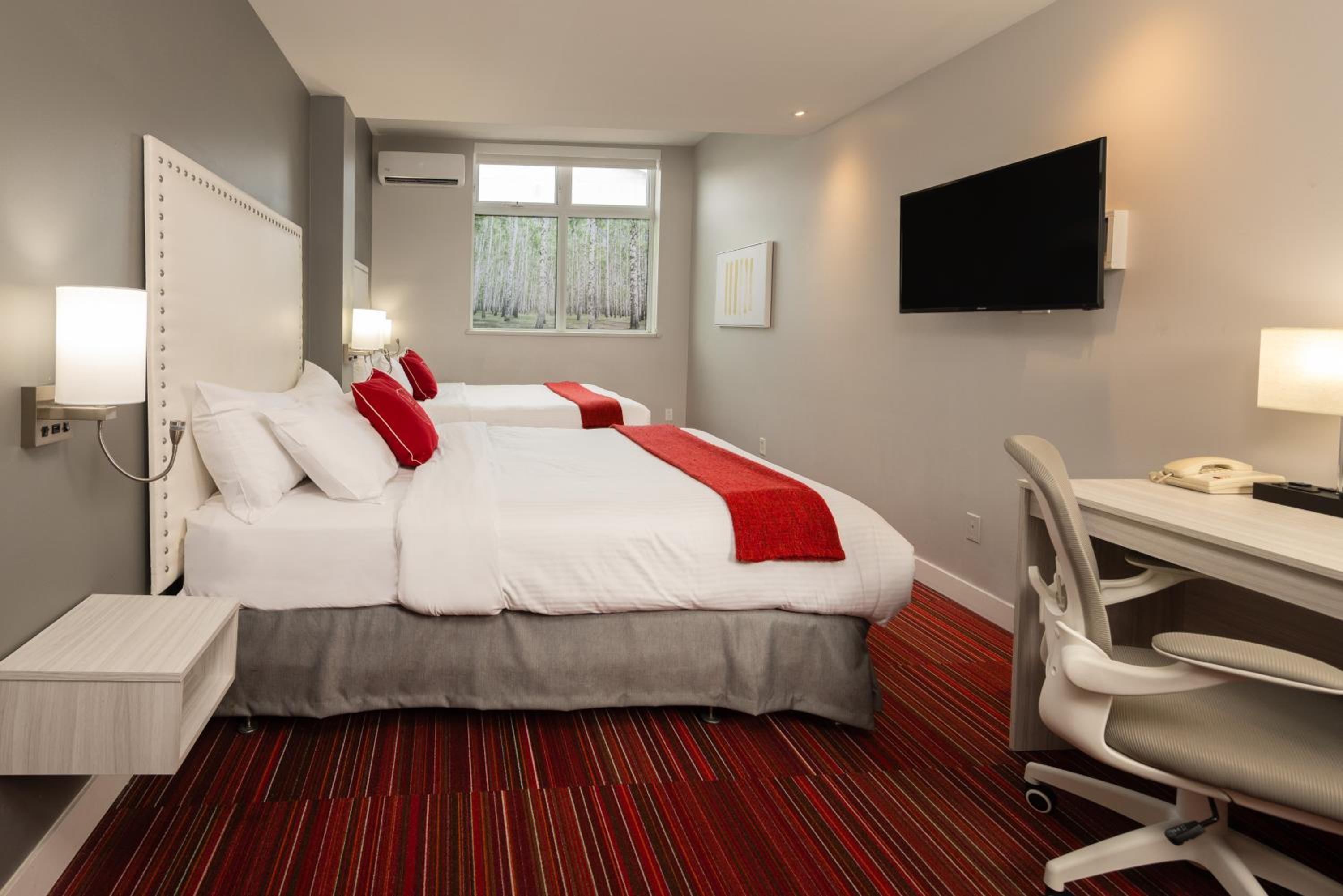 Queen Room with Two Queen Beds - Photo 7