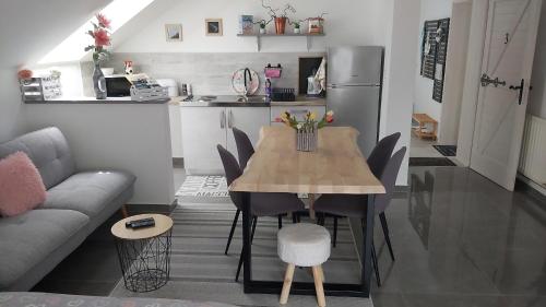 Studio Apartment - Photo 15