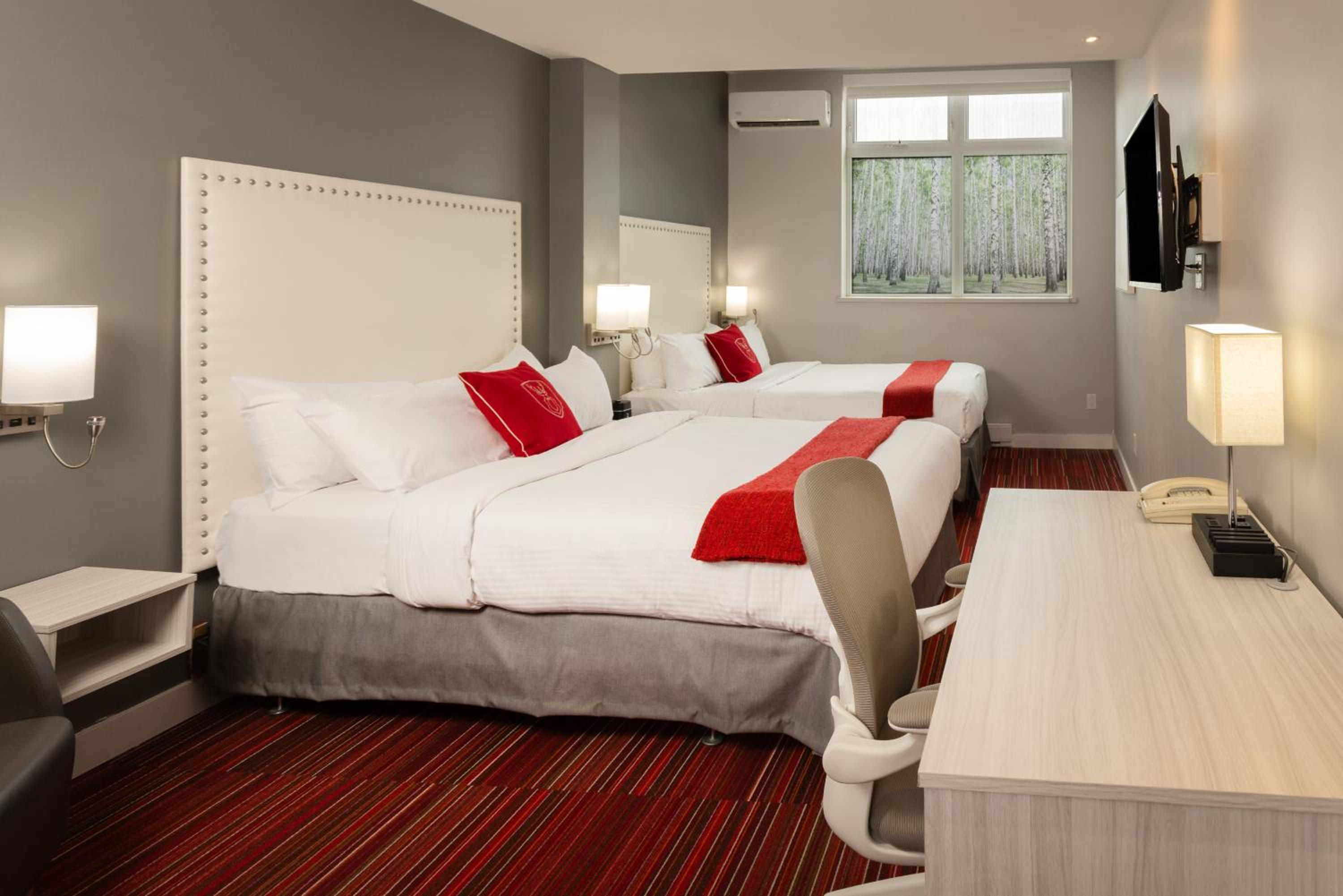 Queen Room with Two Queen Beds - Photo 8