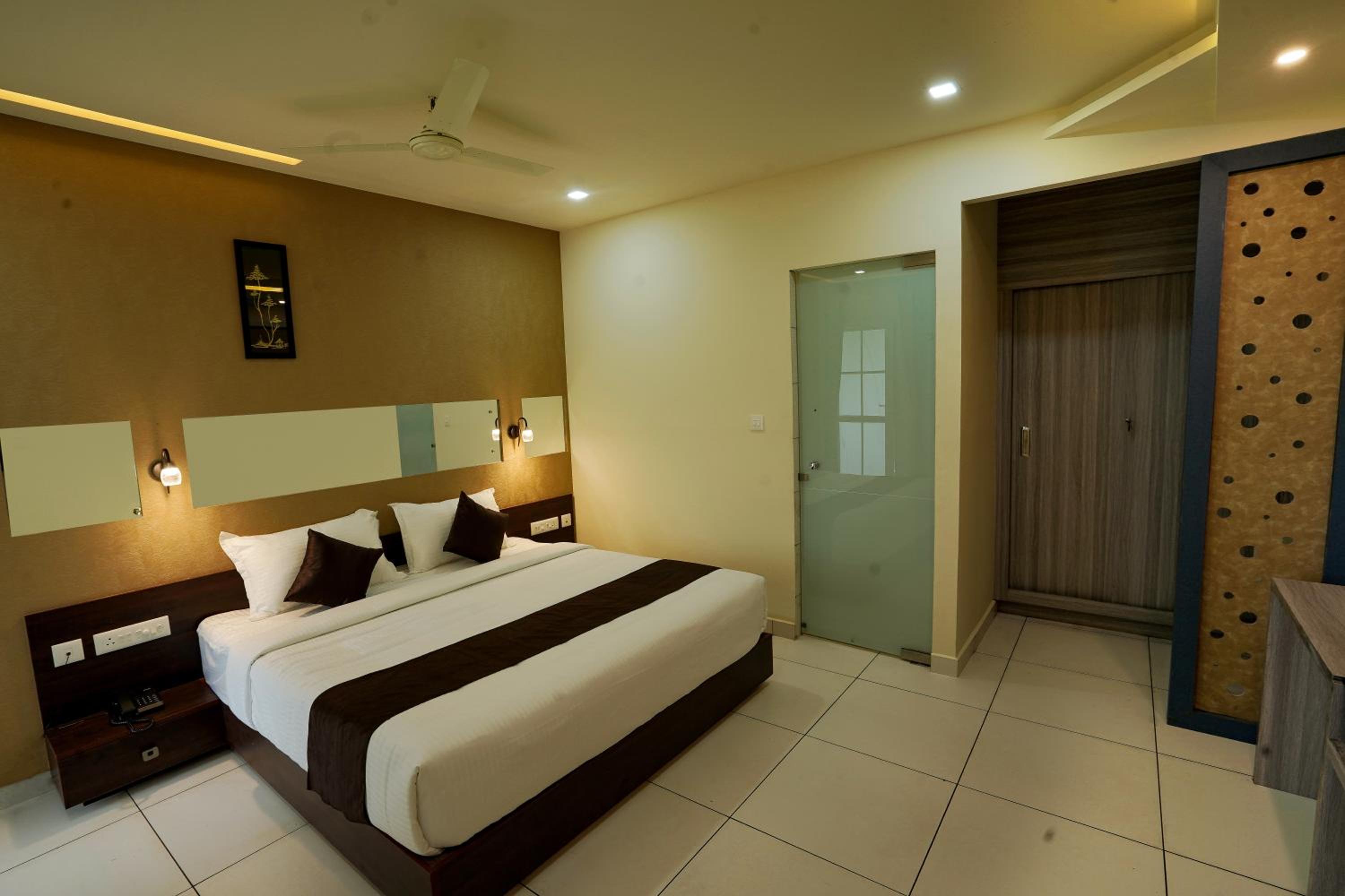 Suite with Lake View - Photo 6