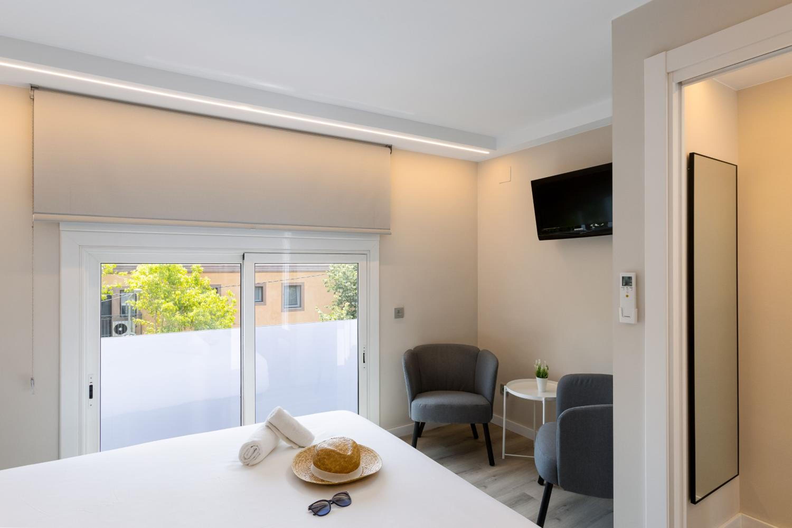 Apartamento de lujo de dos habitaciones con balcón