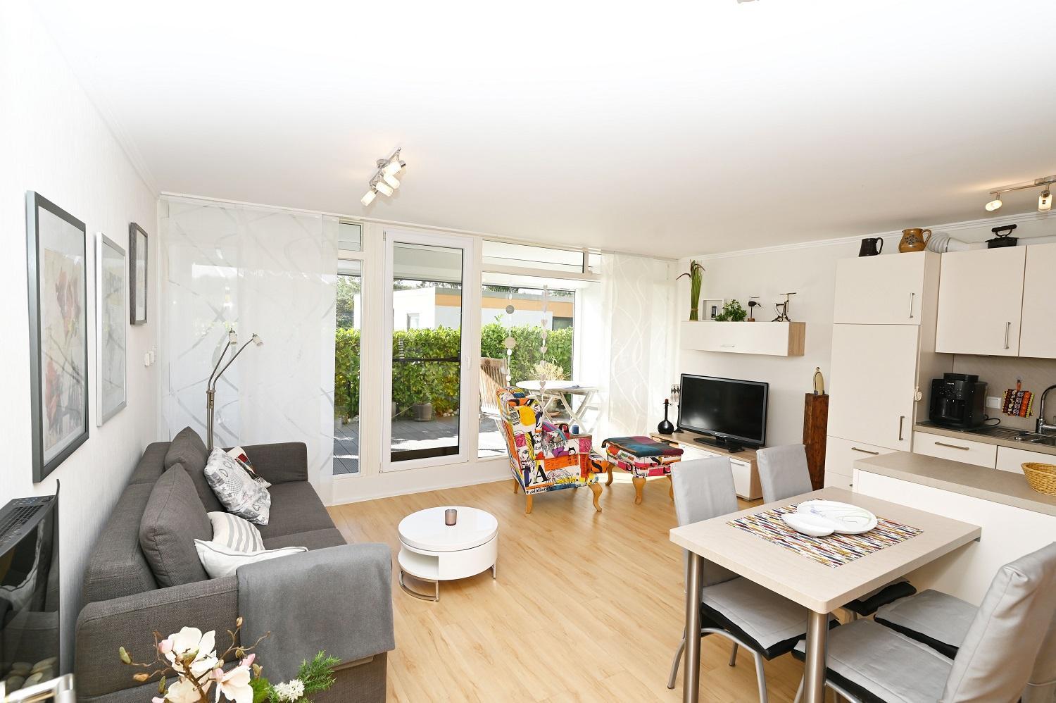 Apartment with Terrace photo 2
