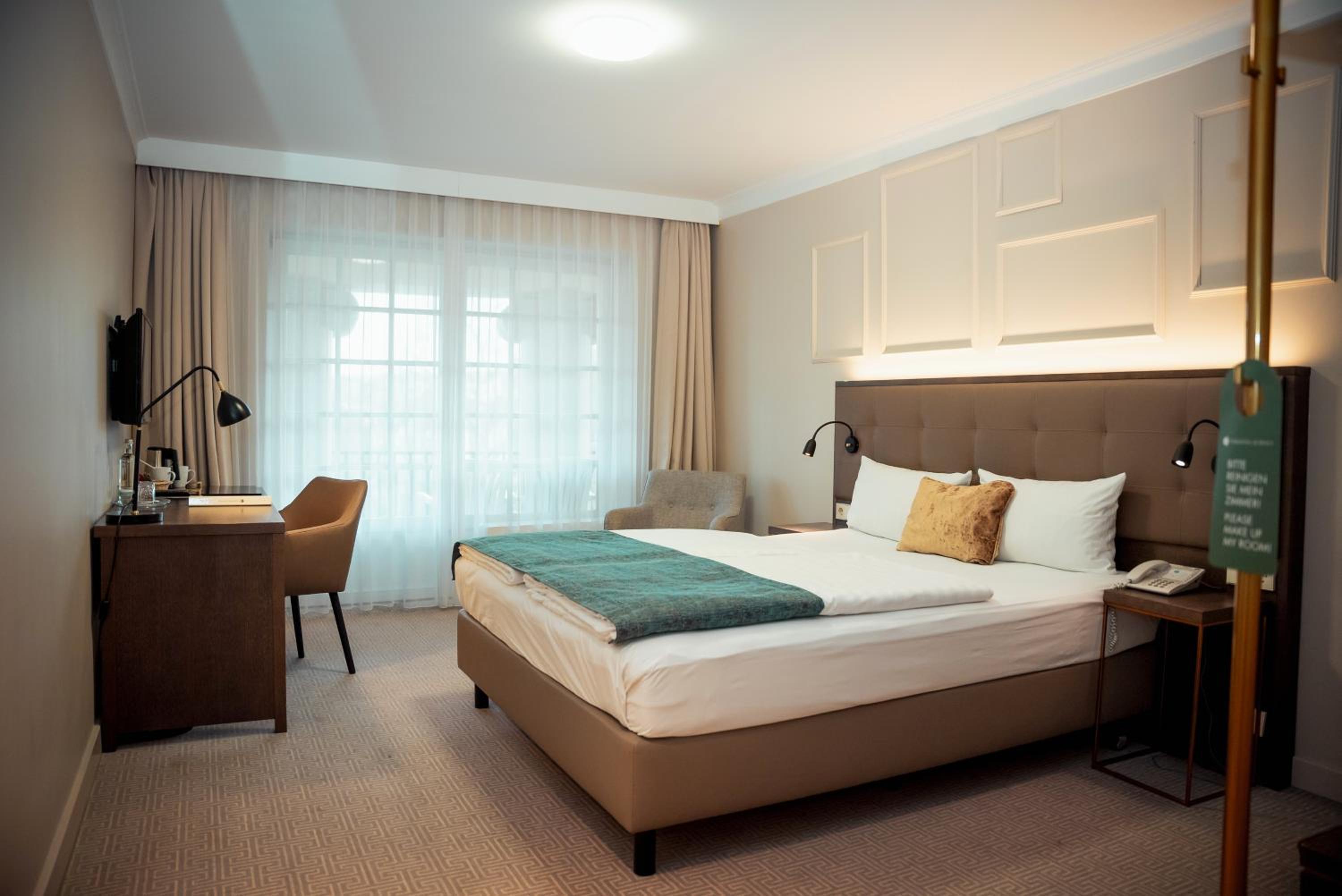 Queen Room with Garden View - Photo 1
