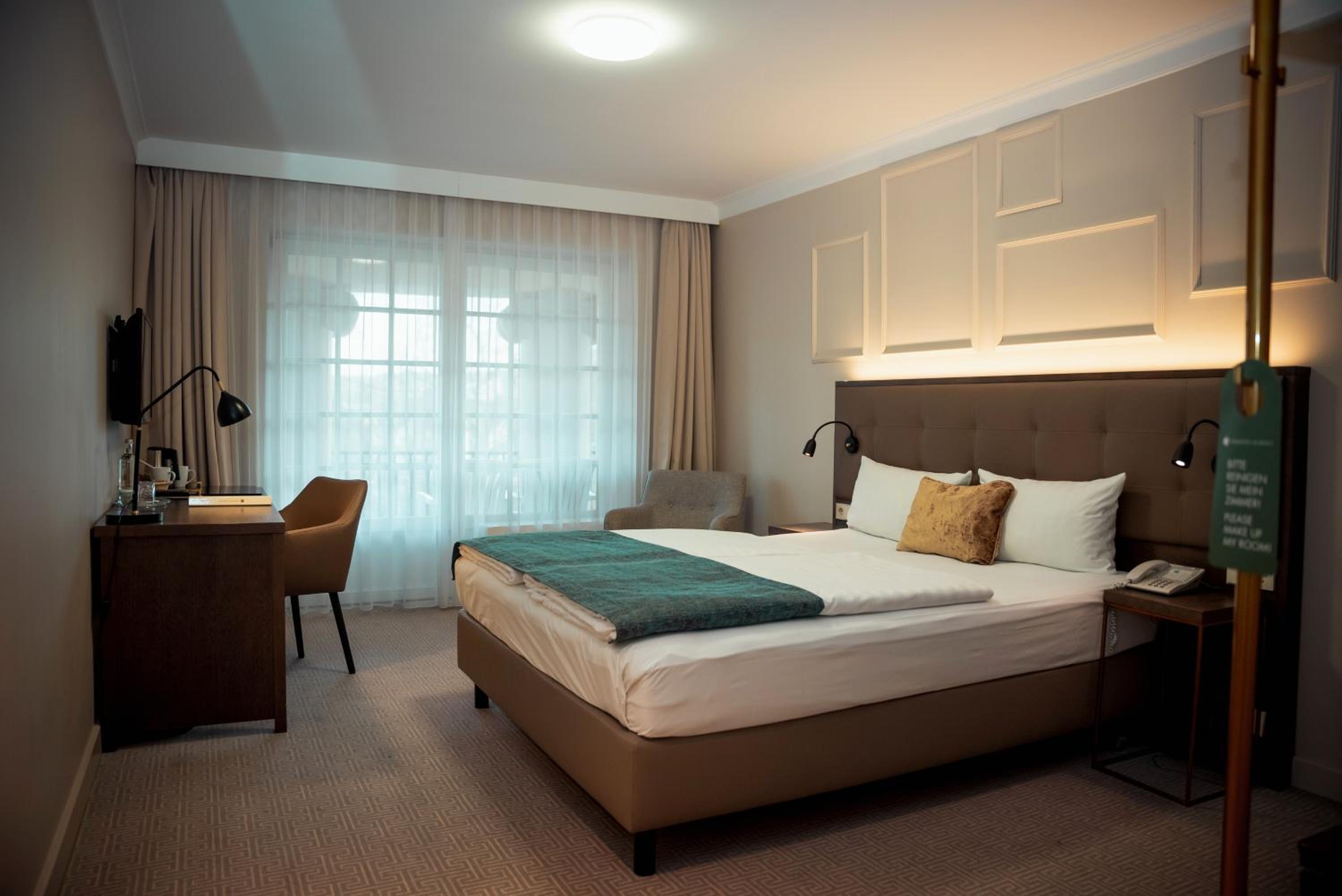 Queen Room with Garden View - Photo 7