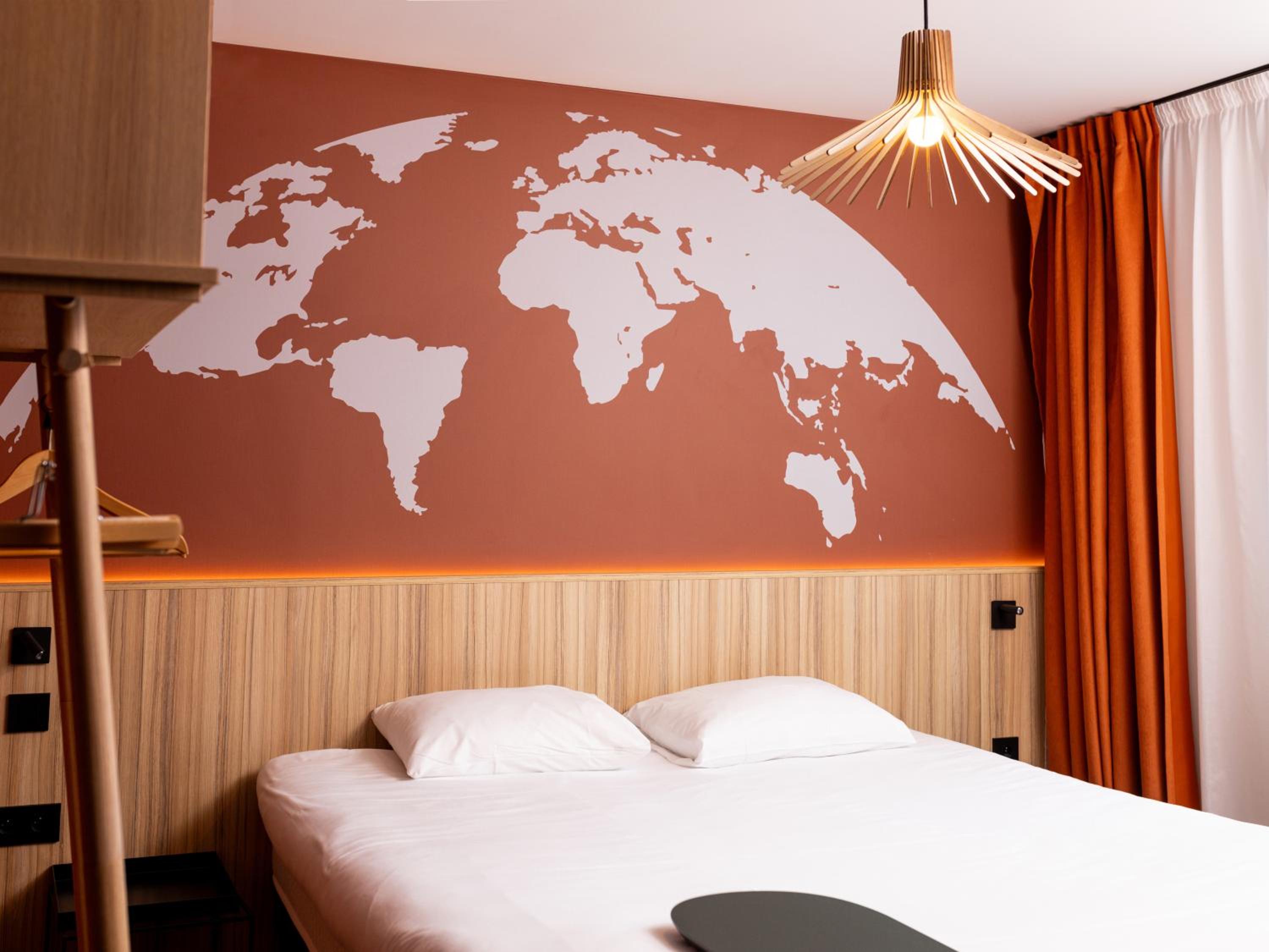 Superior Suite with Double Bed and Sofa Bed - Photo 3