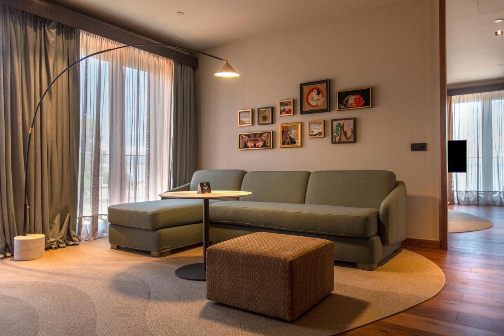 Keight Signature Suite - Photo 17