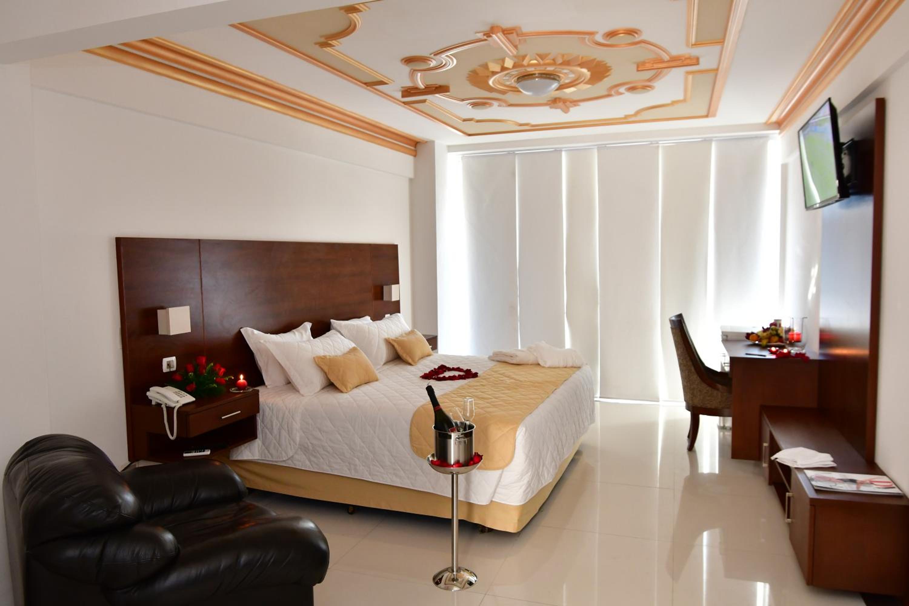 King Suite with Pool View photo 1