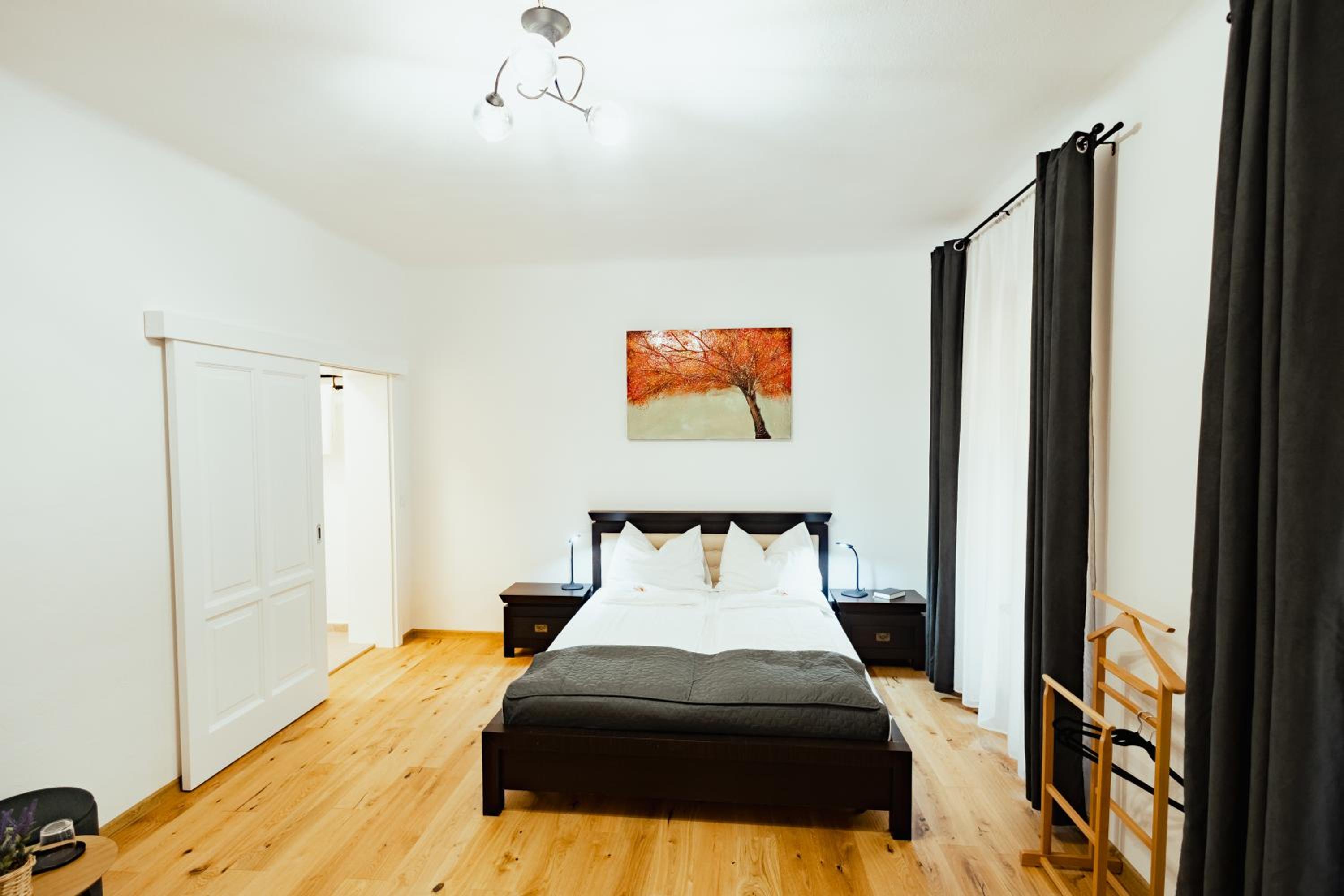One-Bedroom Apartment photo 1