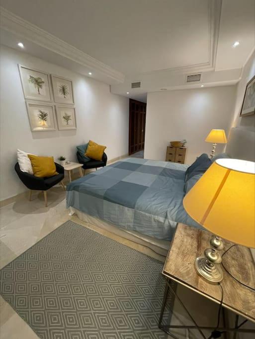 Apartamento de lujo de dos habitaciones con balcón