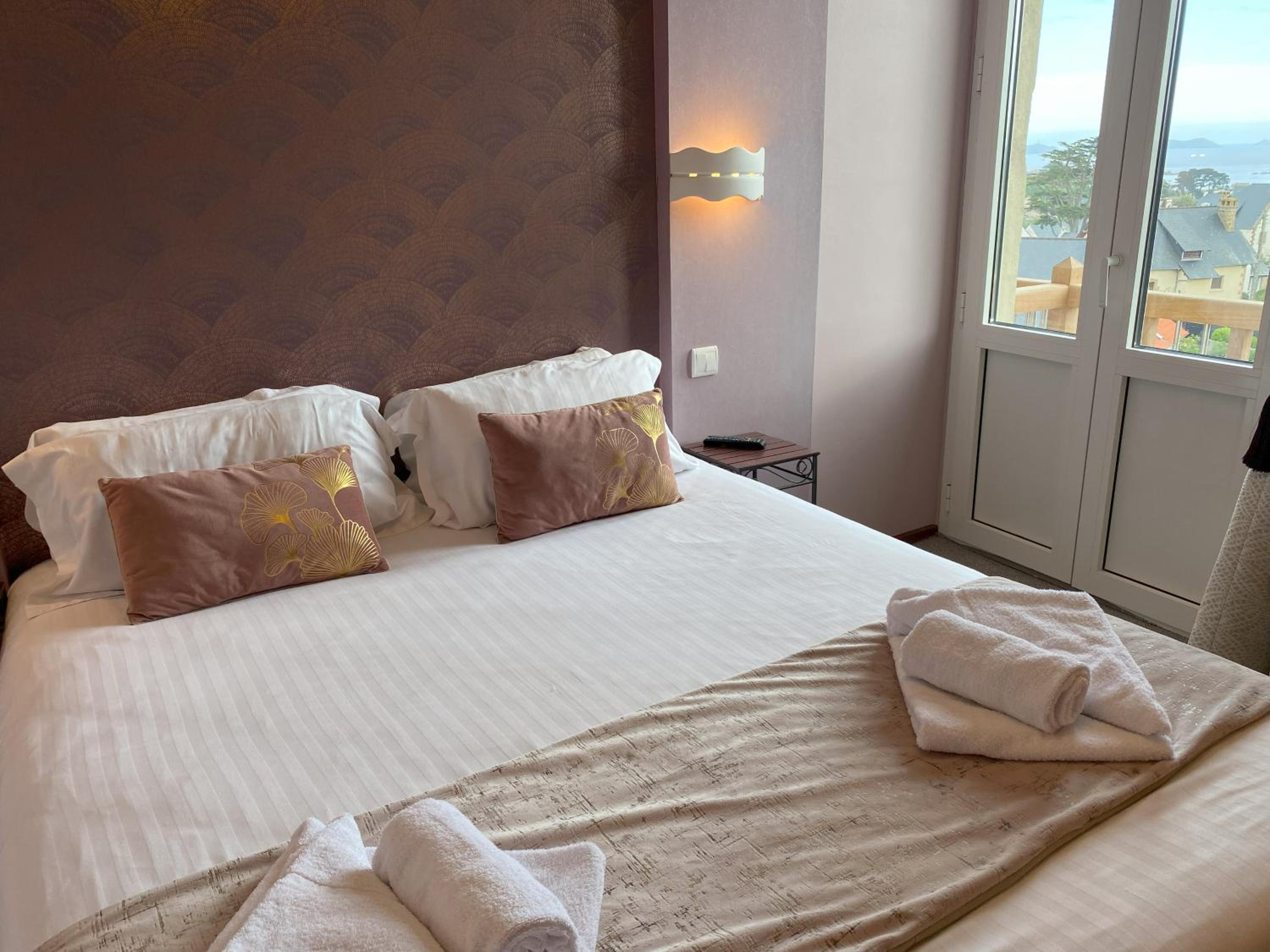 Double Room with Sea View - Photo 1